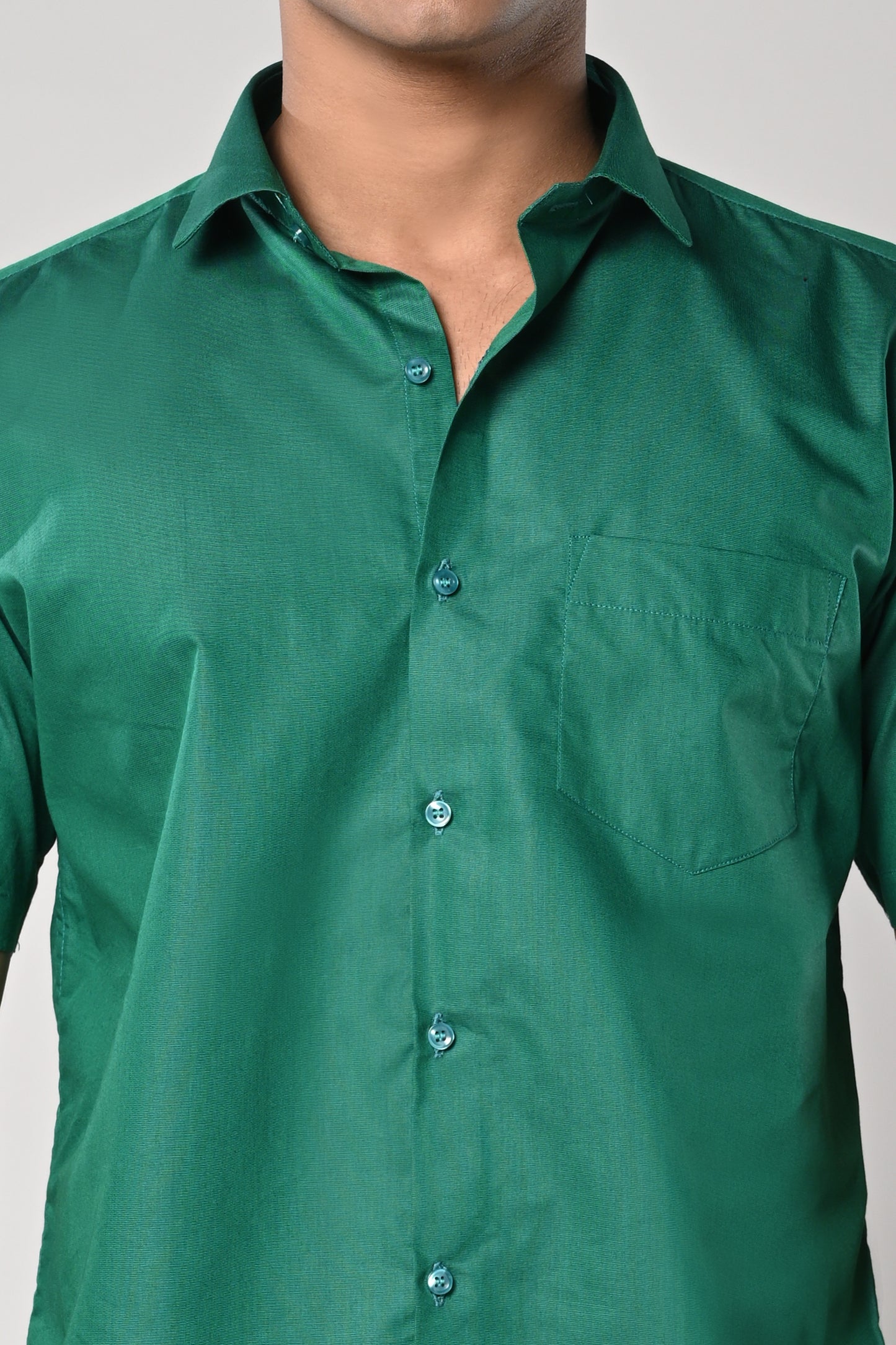 Bottle green Men’s solid plain half sleeve formal cotton shirt