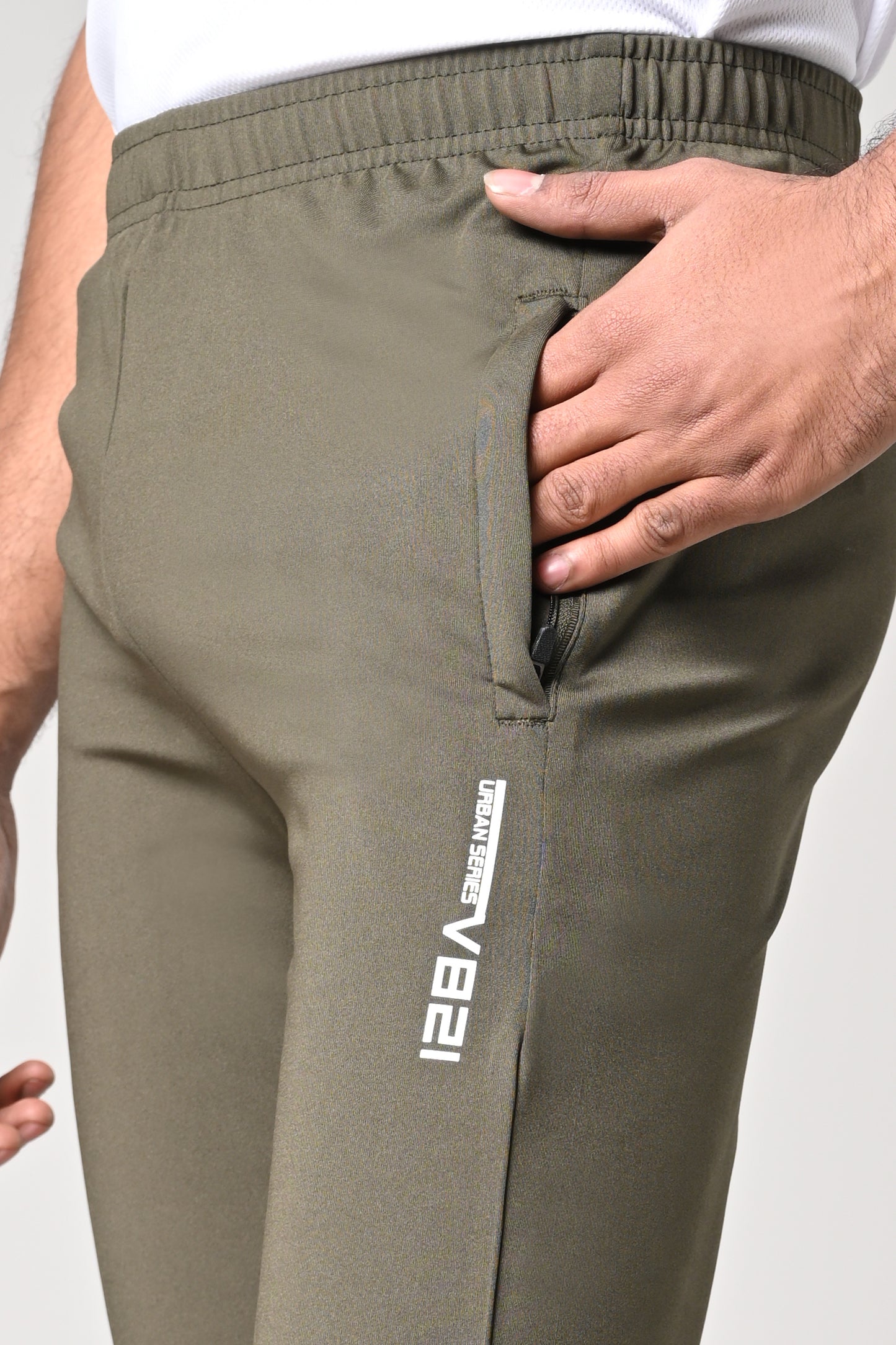 Men’s military green jersey fabric jogger pants with pockets