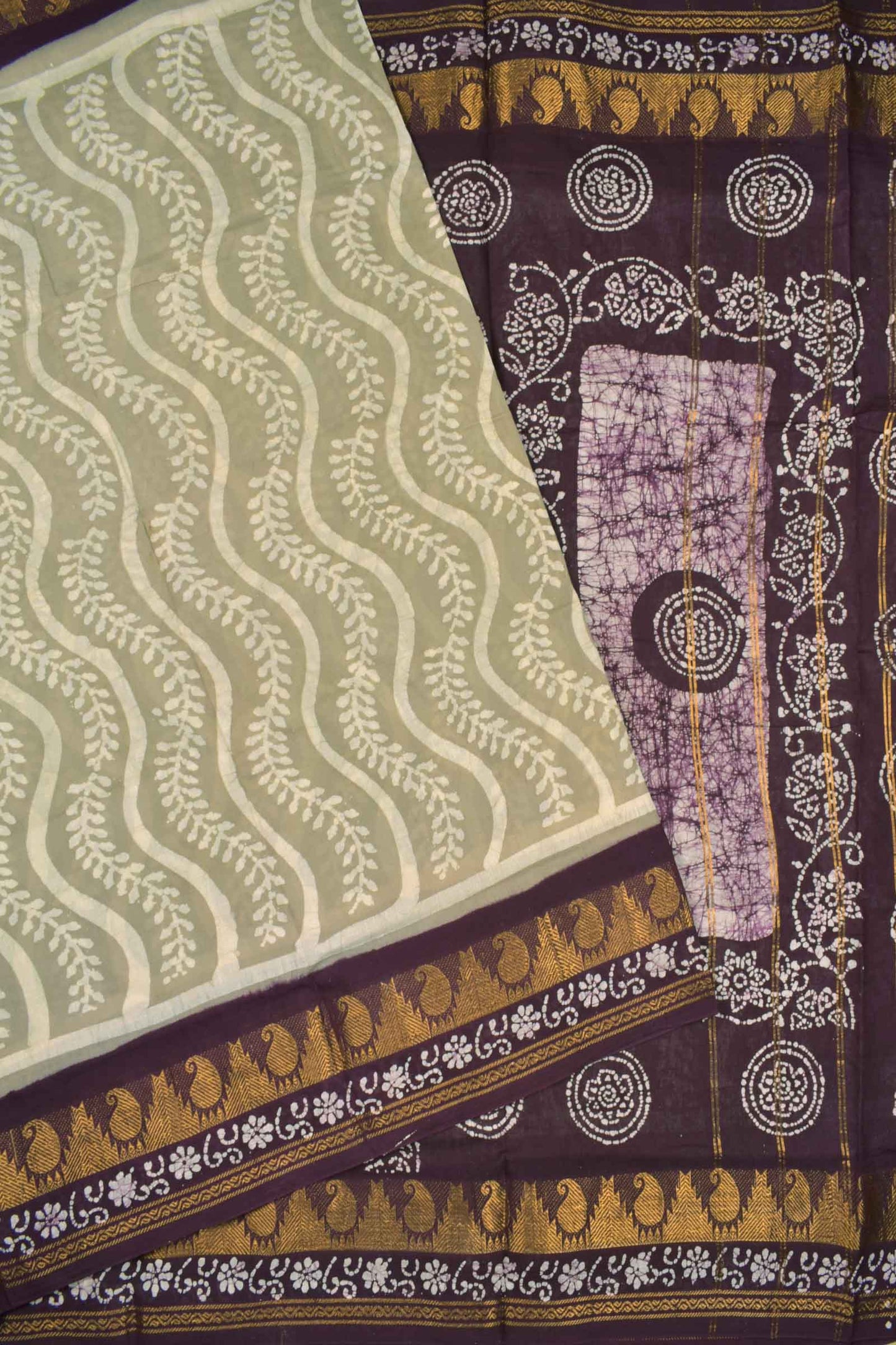 Sandal Grey Pure Sungudi Cotton Floral Leaves Zari Border Batik Pallu Saree