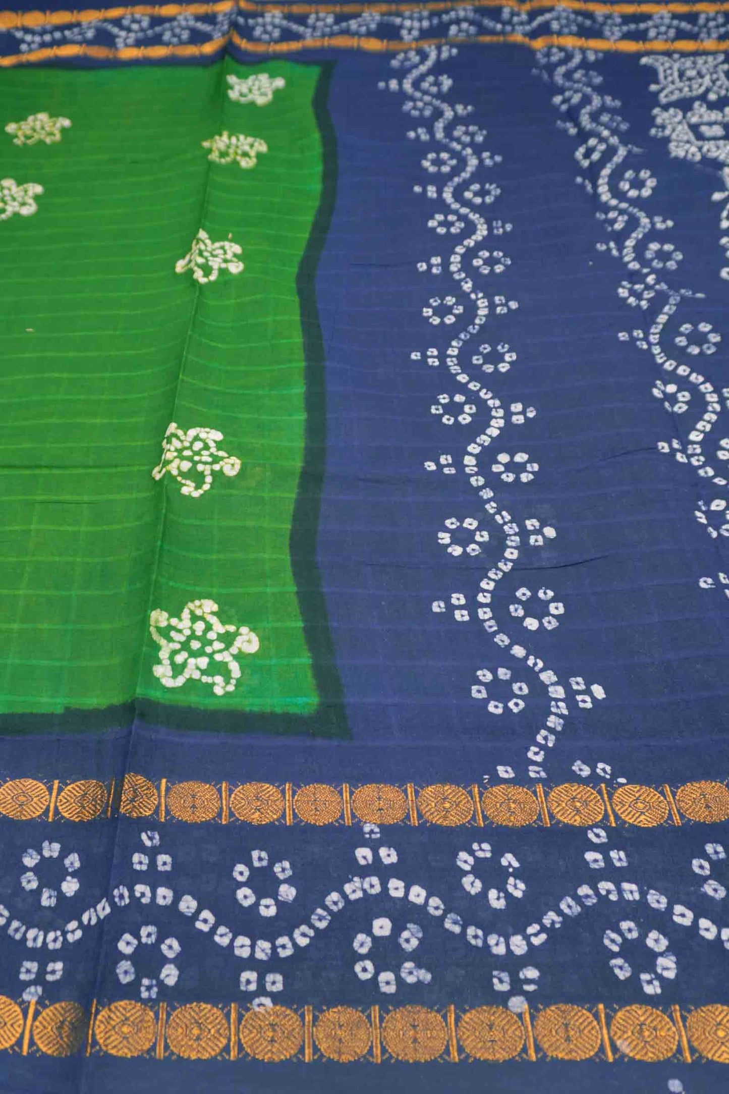 Green Pure Sungudi Self Checks Contrast Border Saree