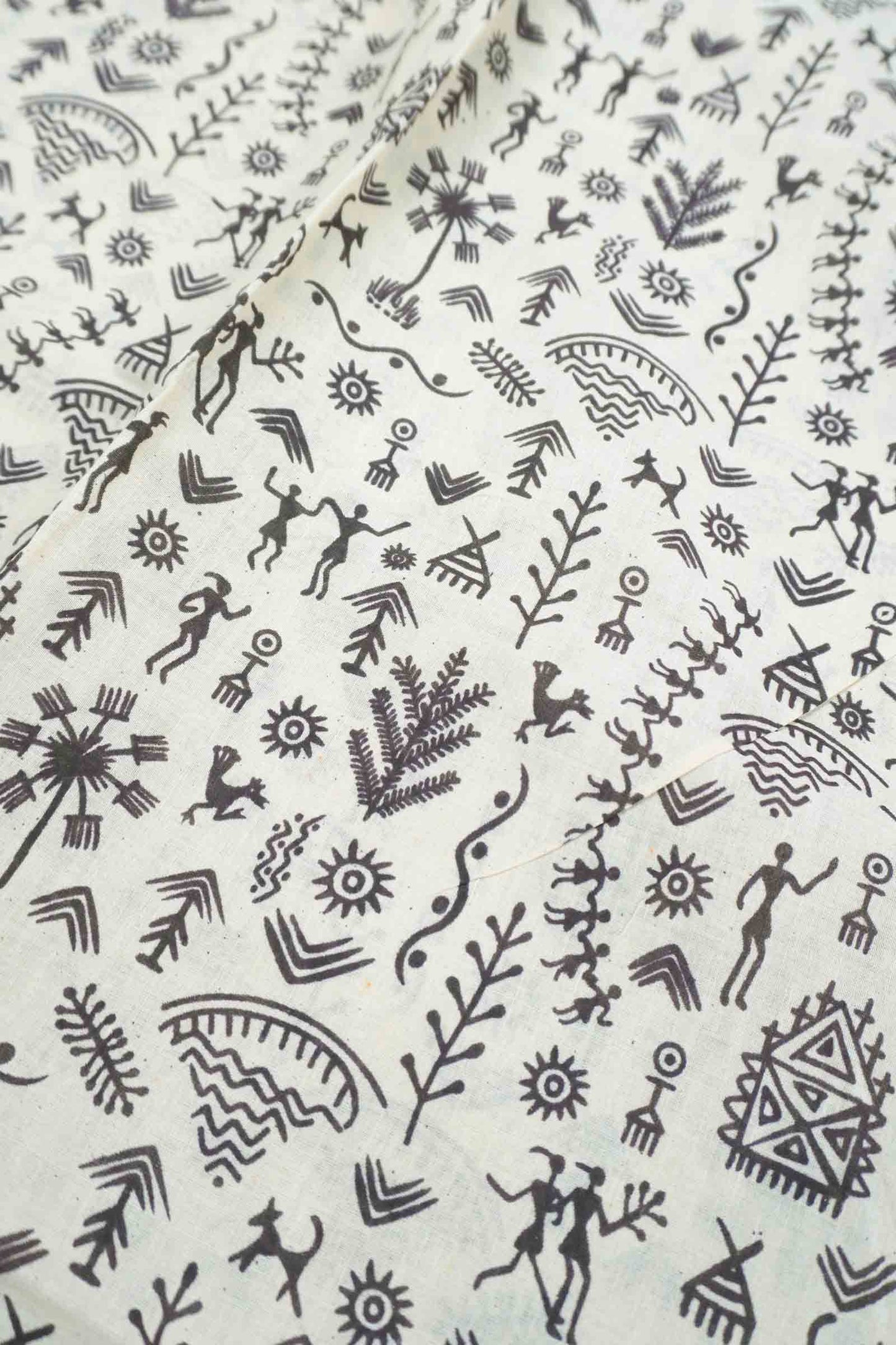 Off White Pure Sungudi Cotton Warli Prints Contrast Border Saree
