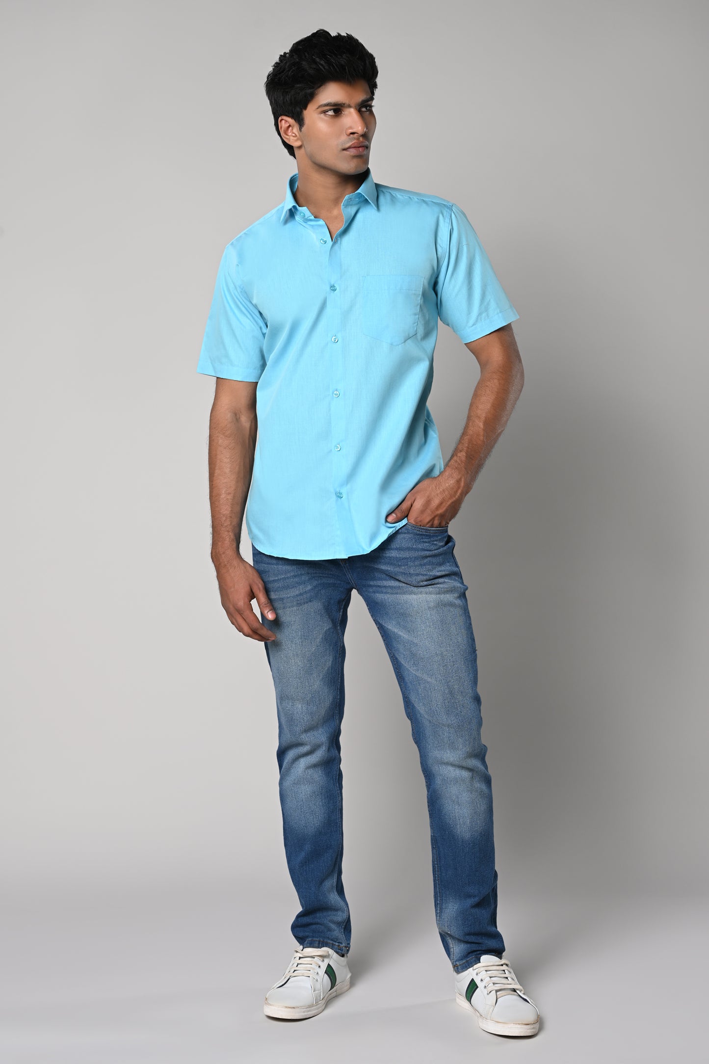 Soft blue Men’s solid plain half sleeve formal cotton shirt