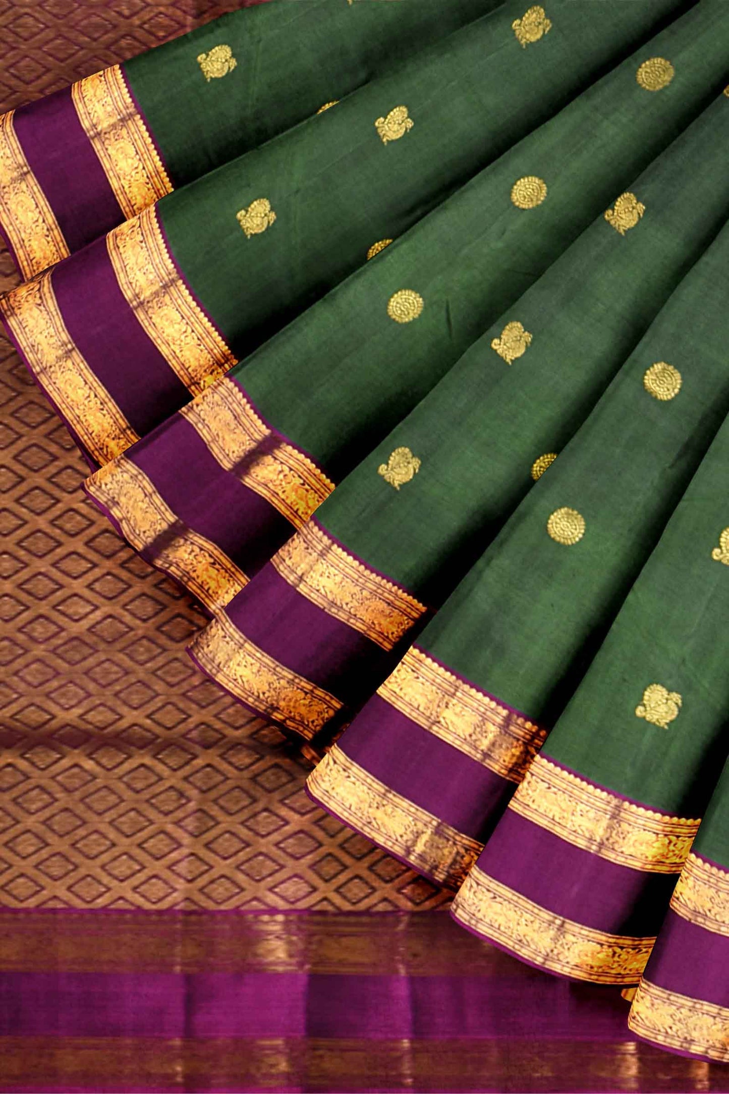 Green Light Weight Arani Silk Double Border Contrast Pallu Saree