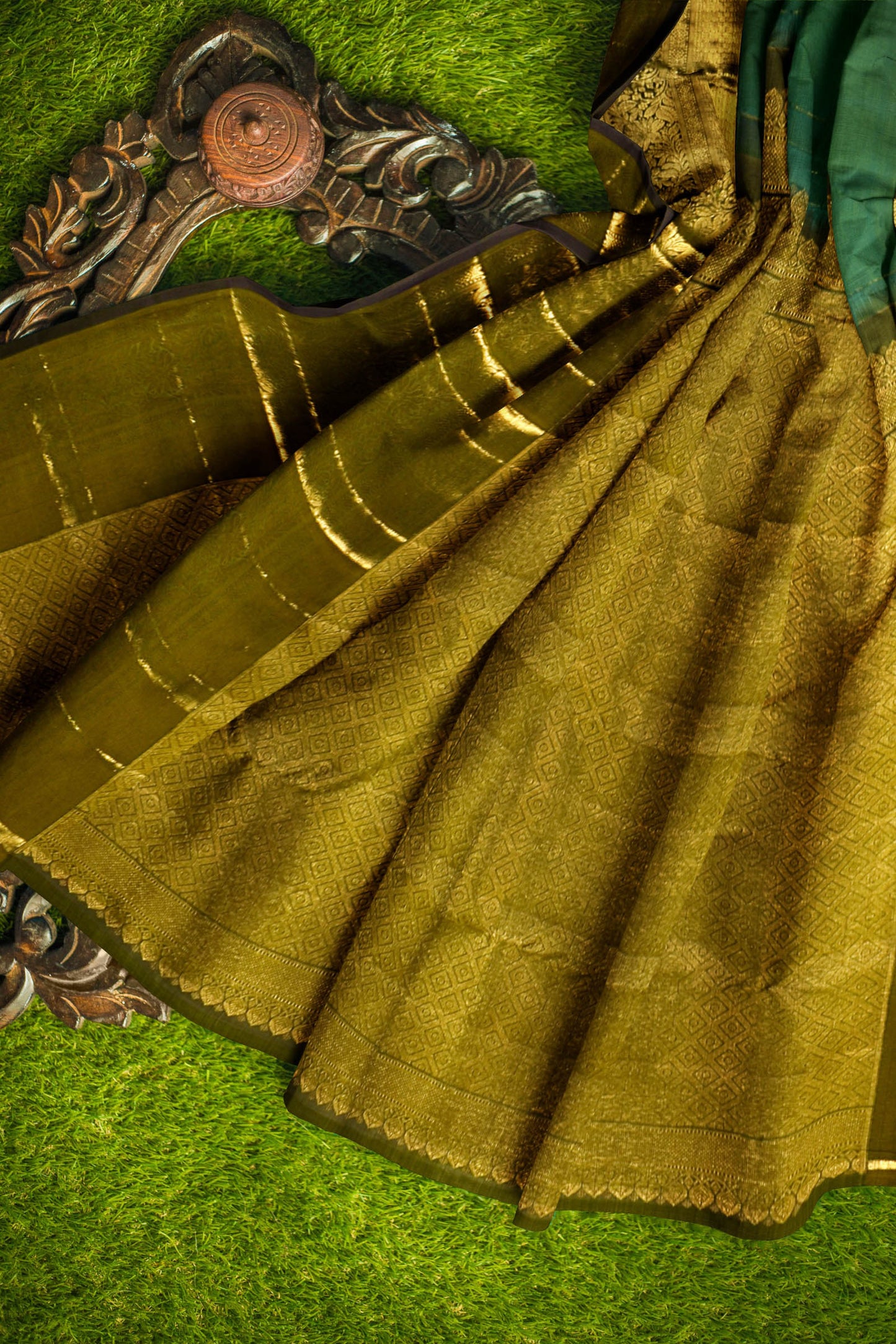 Green Light Weight Pure Silk All Over Butta Flower Border Rich Pallu Saree