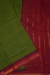 Green Red Contrast Pure Cotton Jari Border Sungudi Print Saree