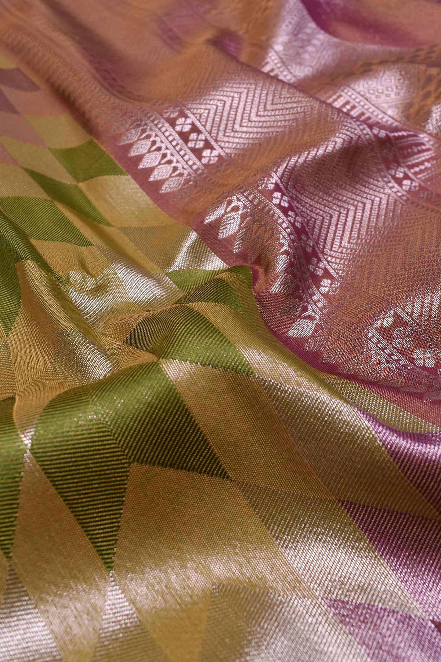 Green Semi Soft Silk Full Body Tower Design Contrast Pallu Saree