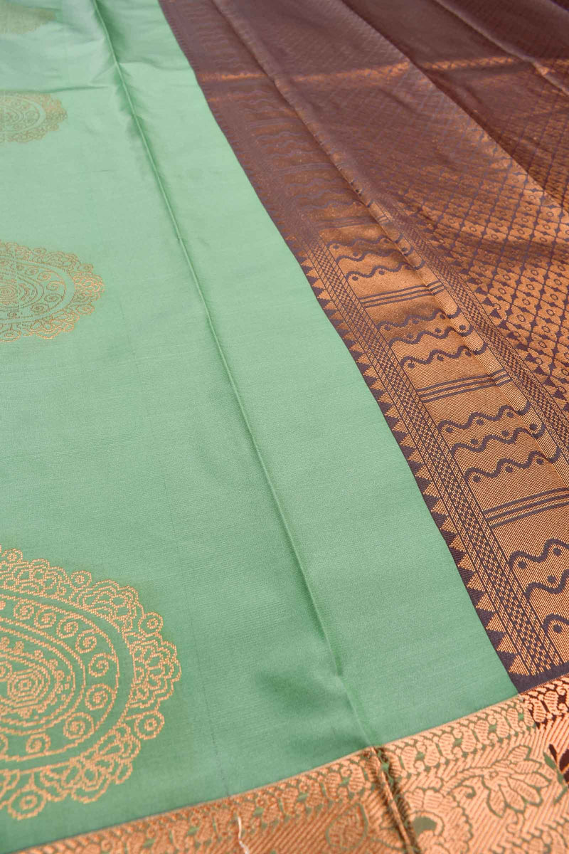 Green Soft Semi Silk Paisely Butta Contrast Blouse Saree