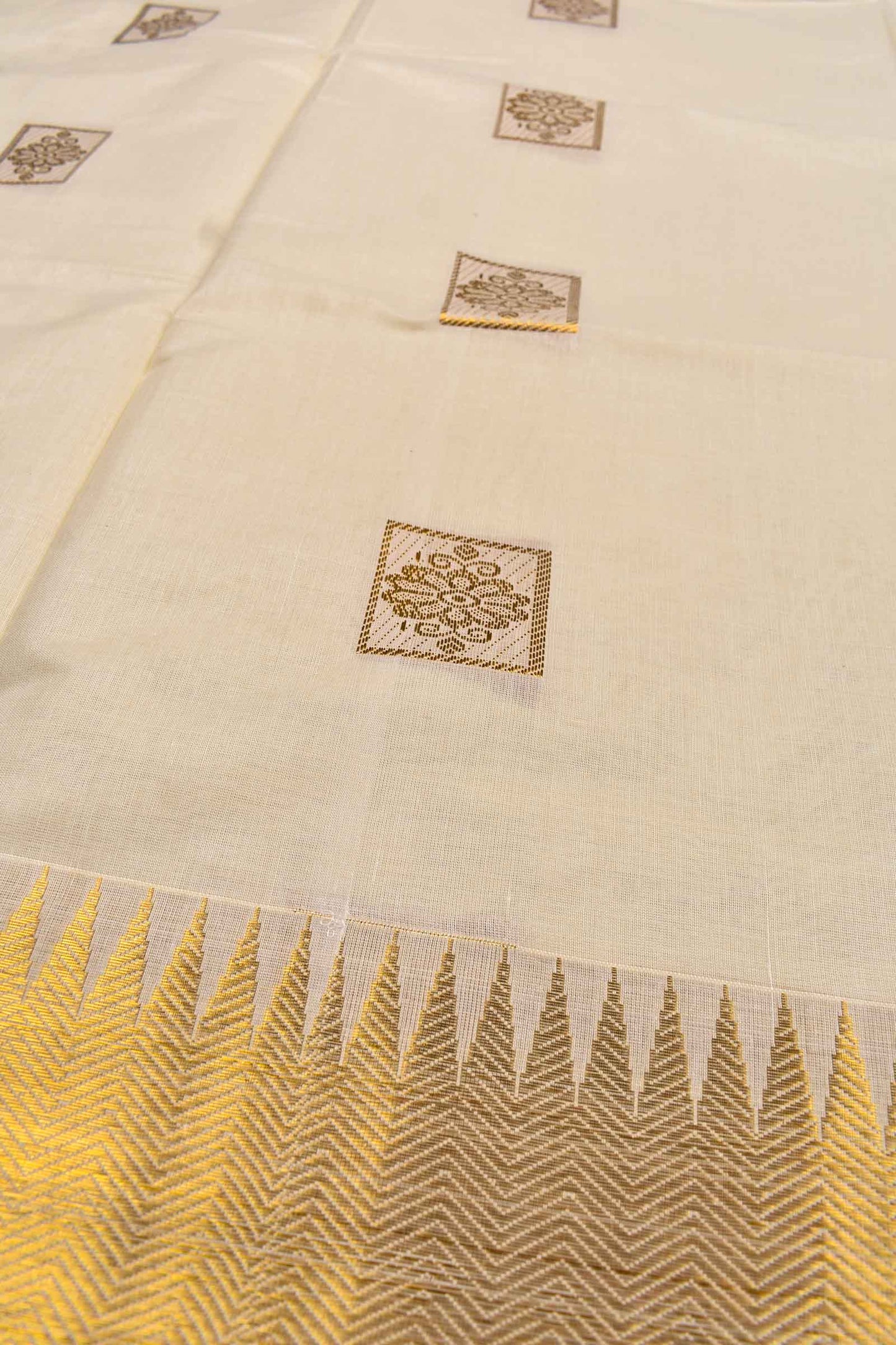 Off White Kerala Cotton Square Design Butta Temple Border Rich Pallu Saree