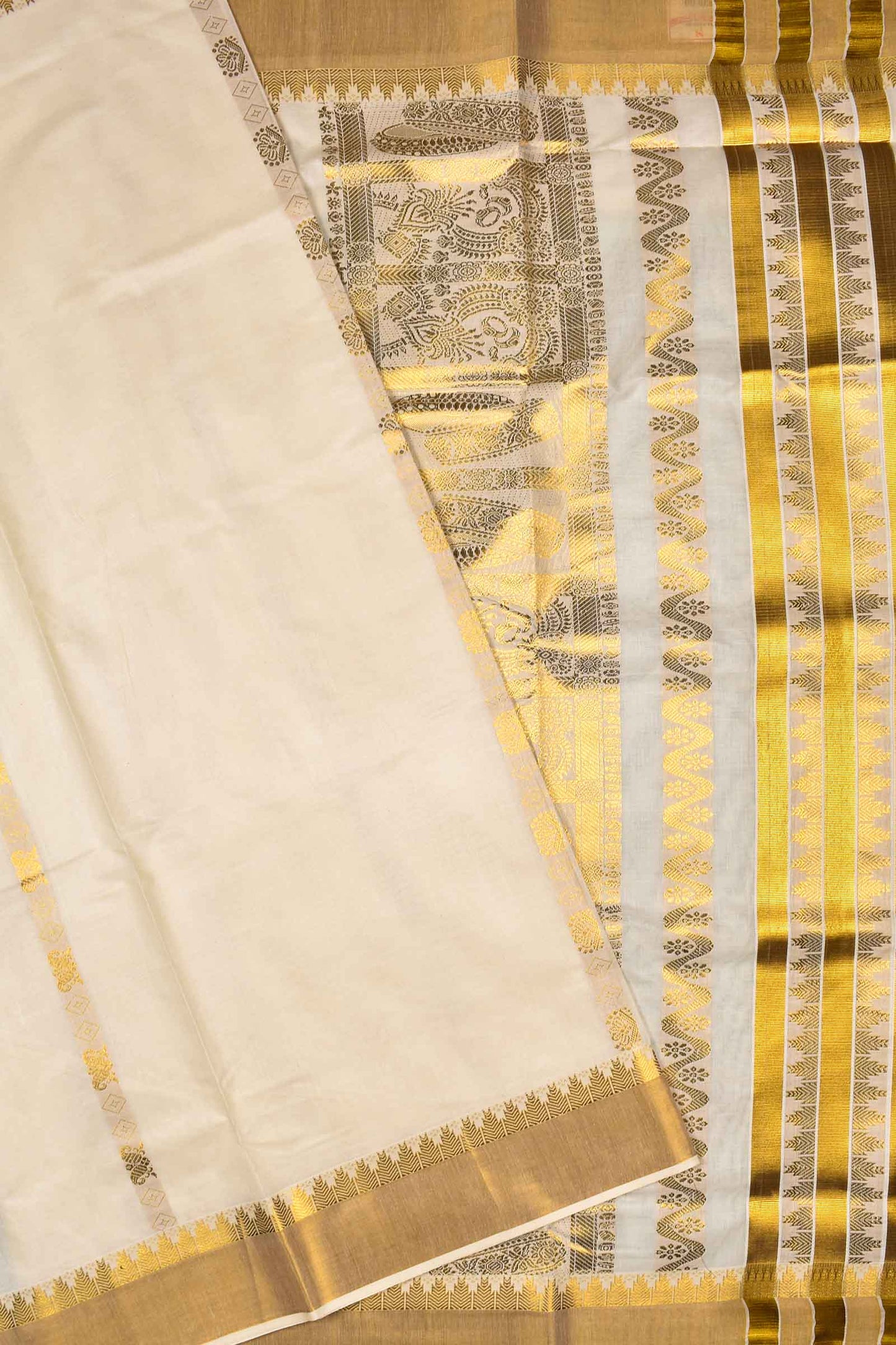 Off White Kerala Cotton Thalampoo Reku Border Rich Pallu Saree