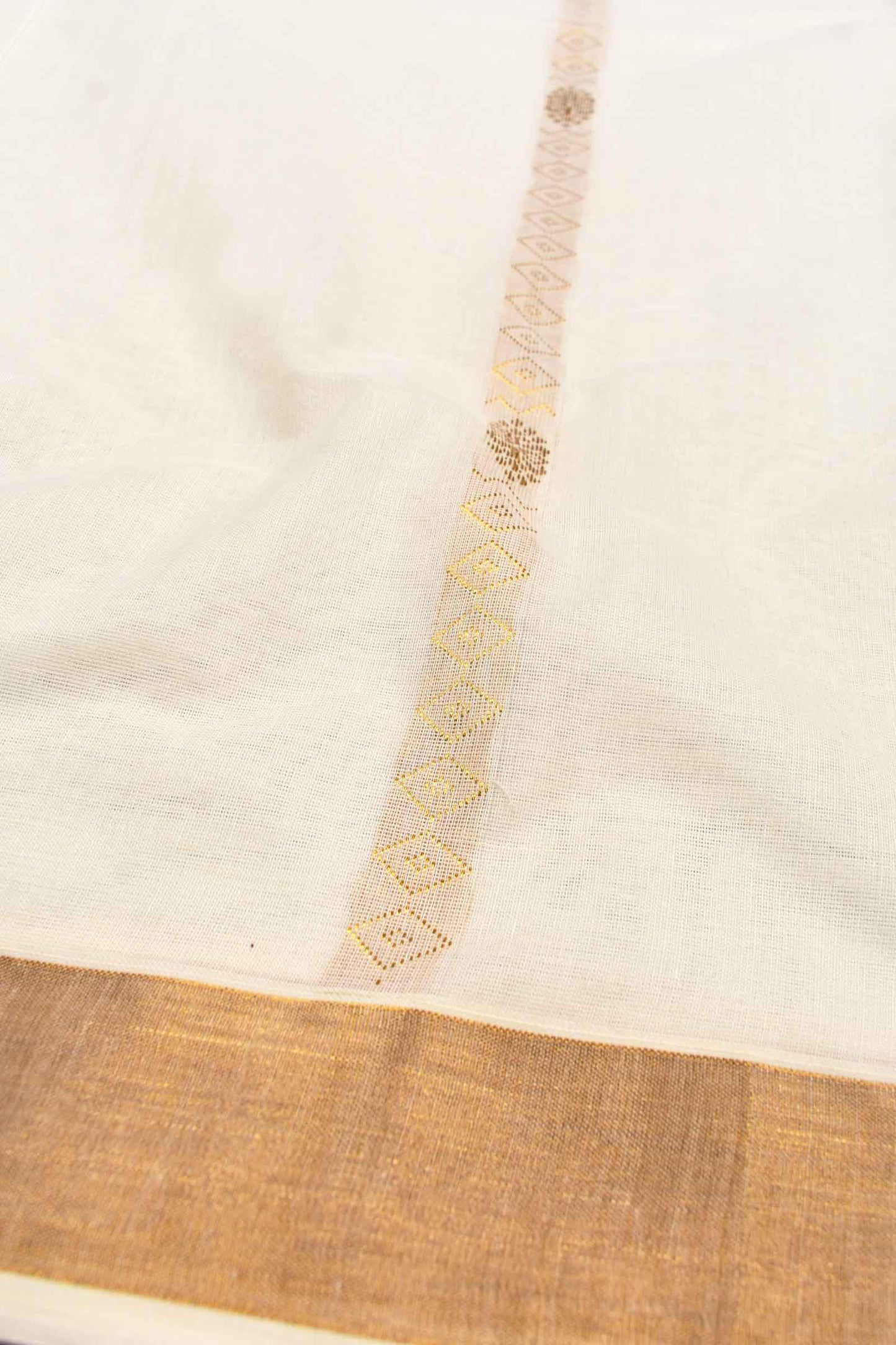 Off White Kerala Cotton Gold Zari Flower Pallu Design Saree