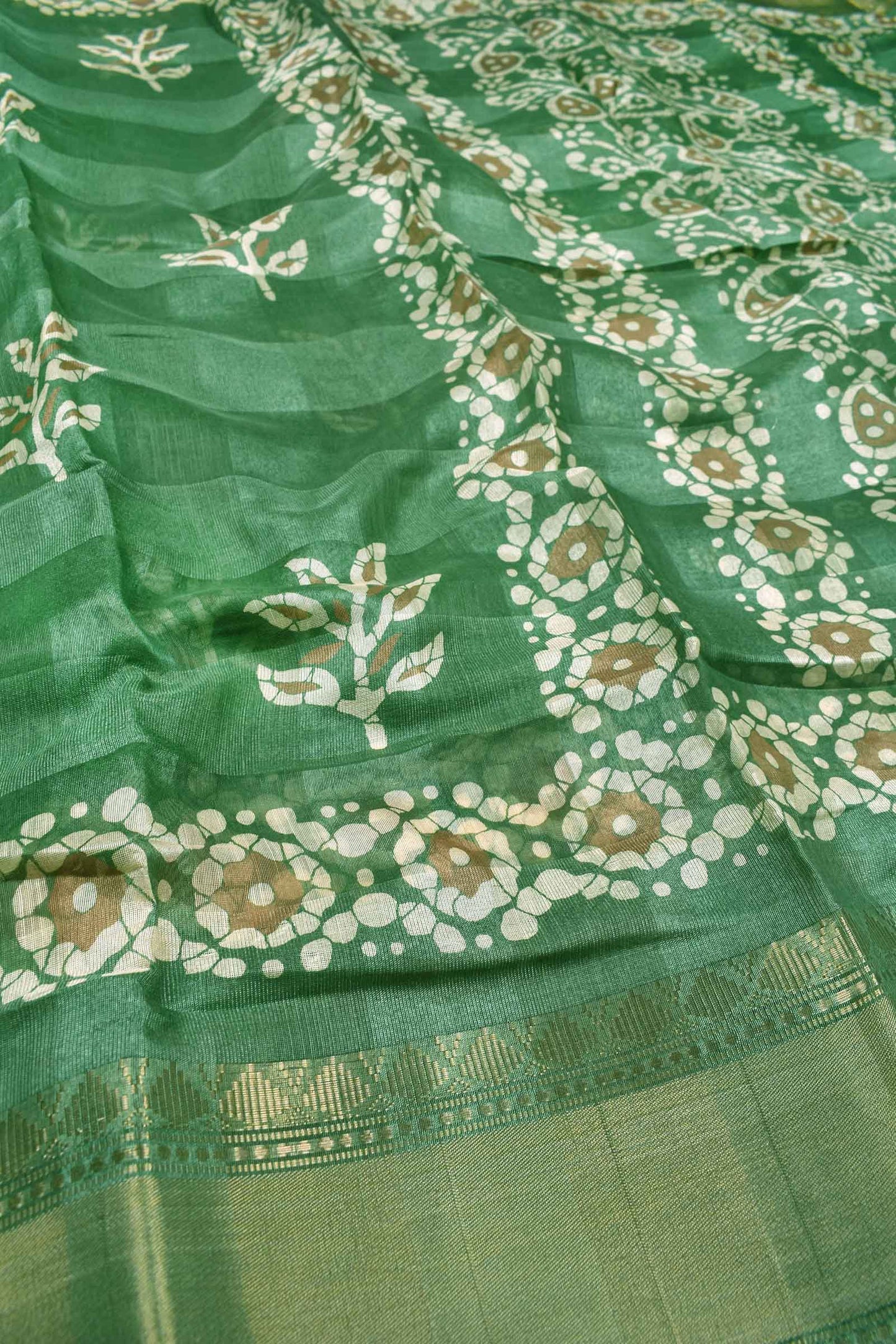 Green Printed Cotton Self Check Floral Design Printed Blouse Saree