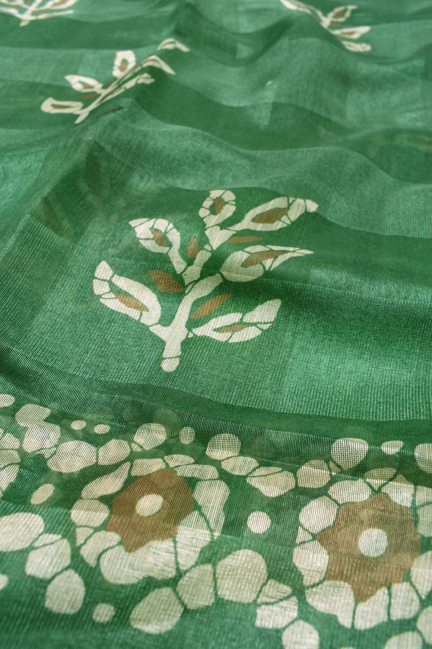 Green Printed Cotton Self Check Floral Design Printed Blouse Saree