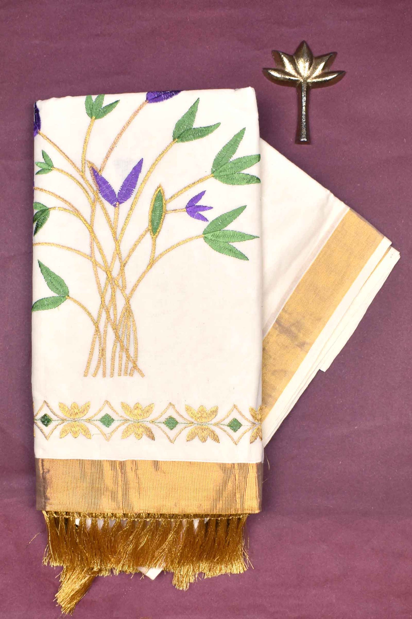 Off White With Green Pure Kerala Cotton Flowers Printed Pallu Design Gold Zari Saree