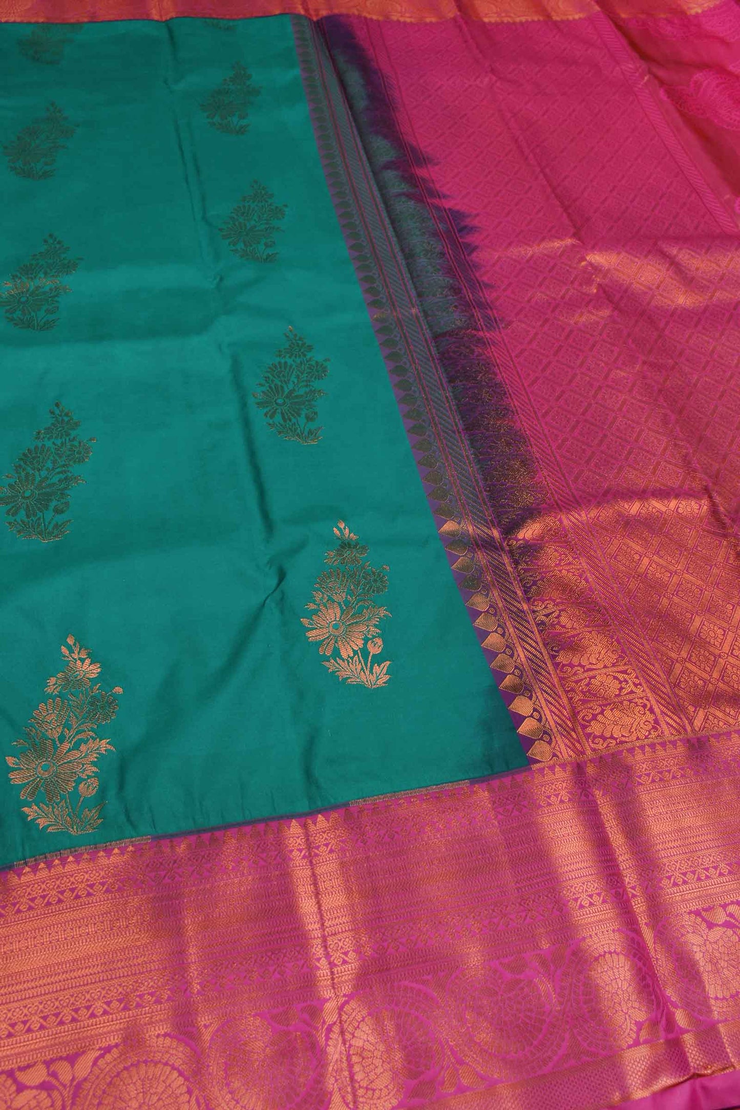 Dark Green Semi Soft Silk Floral Bouquet Contrast Big Dark Pink Border Saree