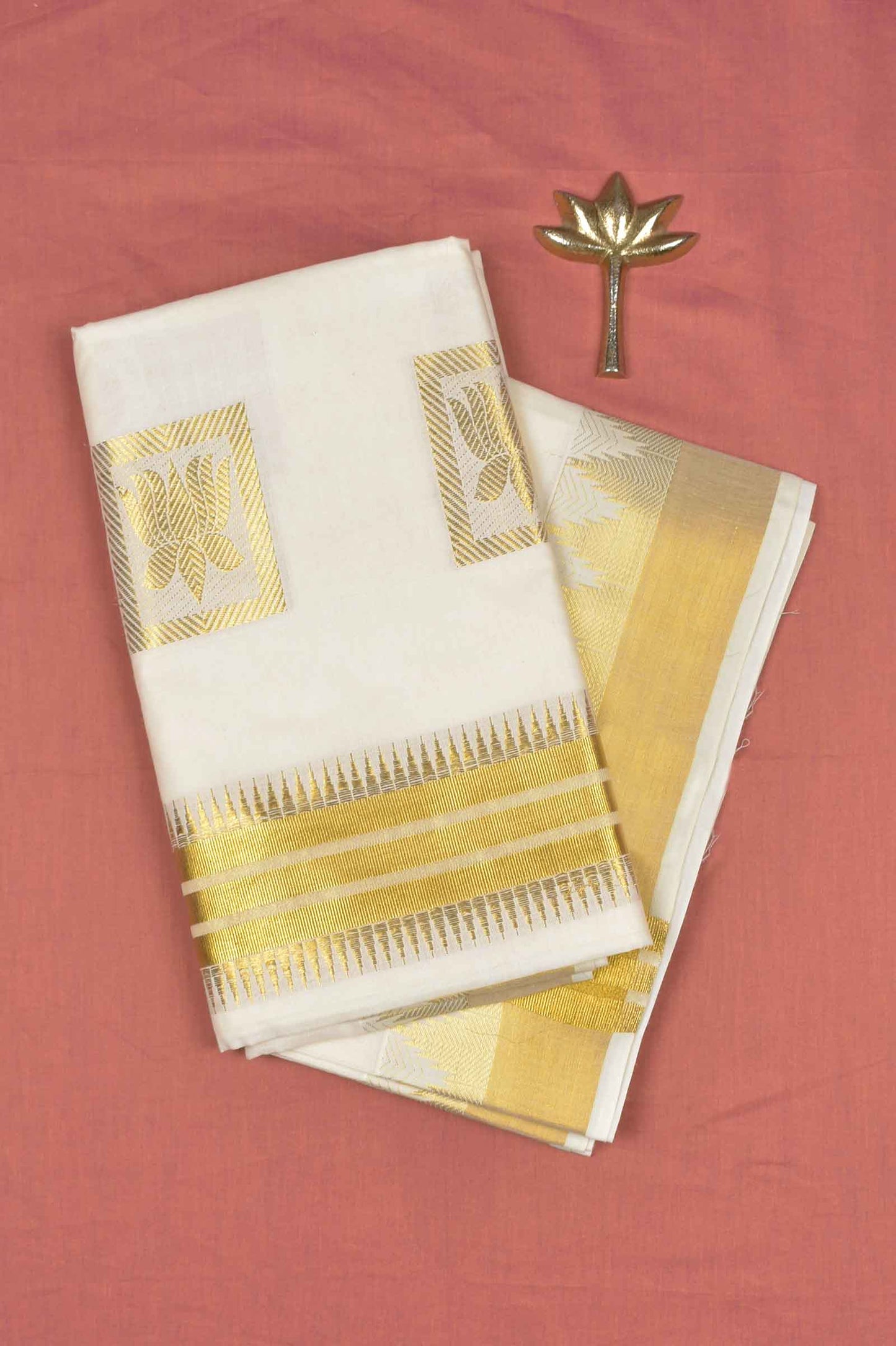 Off White Pure Kerala Cotton Lotus Pallu Temple Zari Border Saree