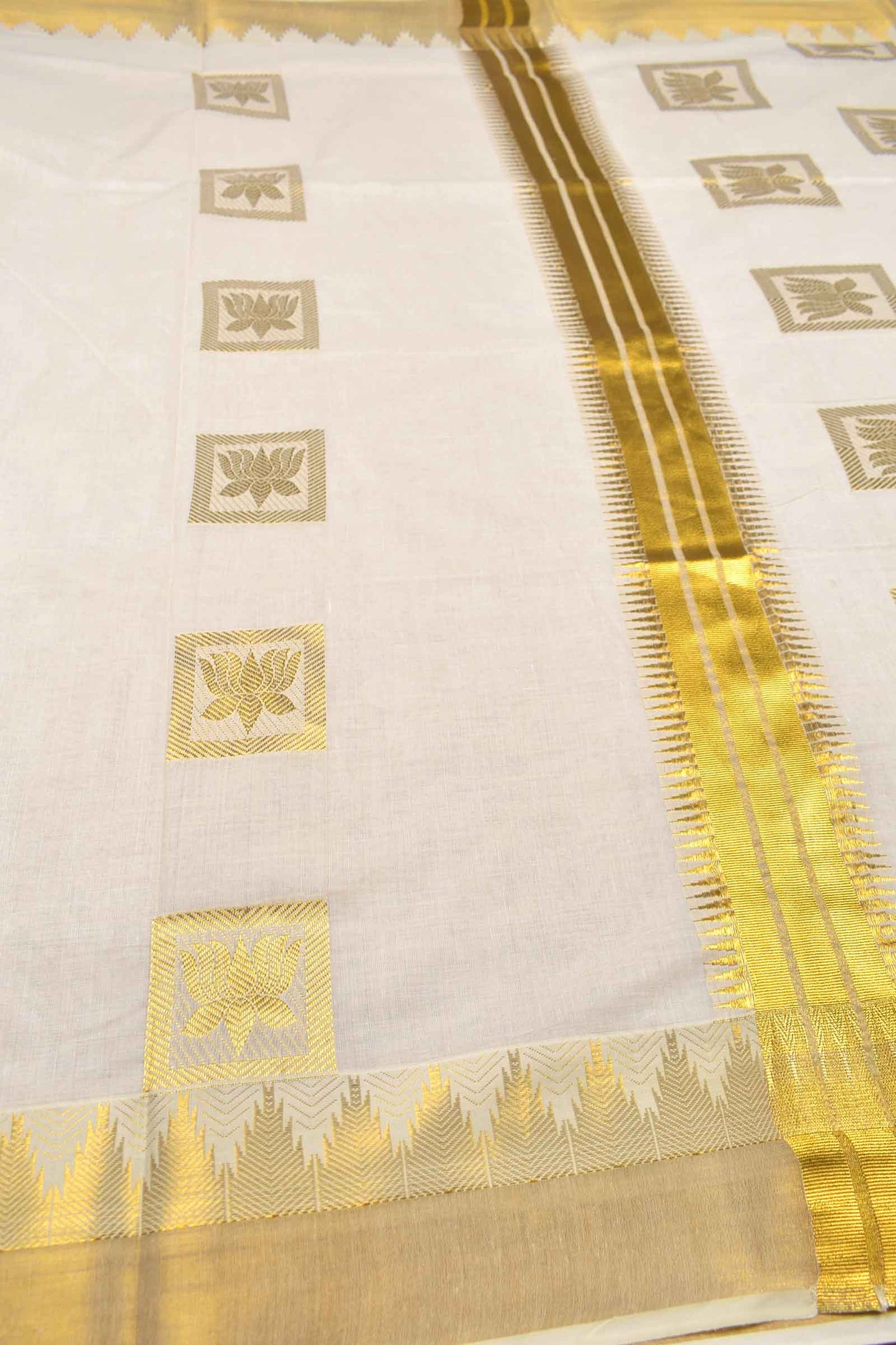 Off White Pure Kerala Cotton Lotus Pallu Temple Zari Border Saree