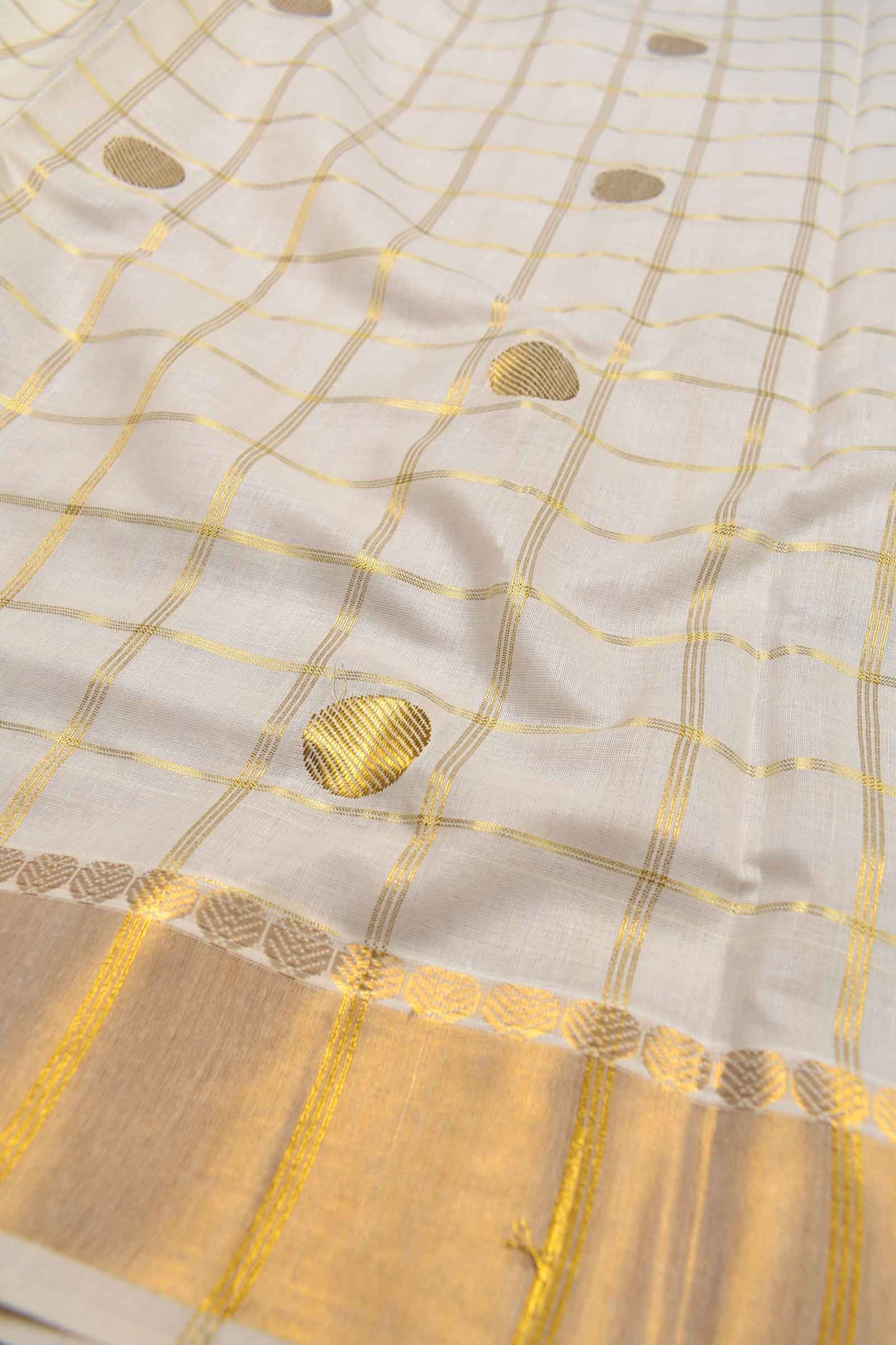 Off white Kerala Pure Cotton Chakra Checks Butta Chakra Pallu Saree