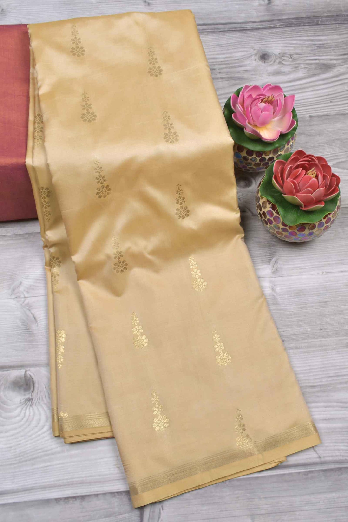 Sandal Body Flowers Butta Contrast Pallu Semi Soft Silk Saree