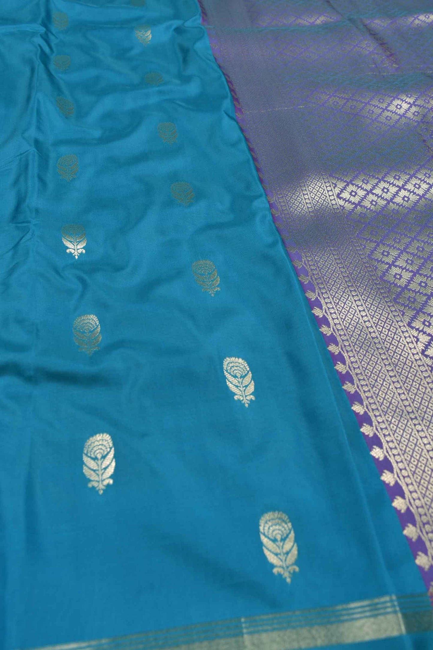 Blue Body Rose Butta Contrast Pallu Semi Soft Silk Saree