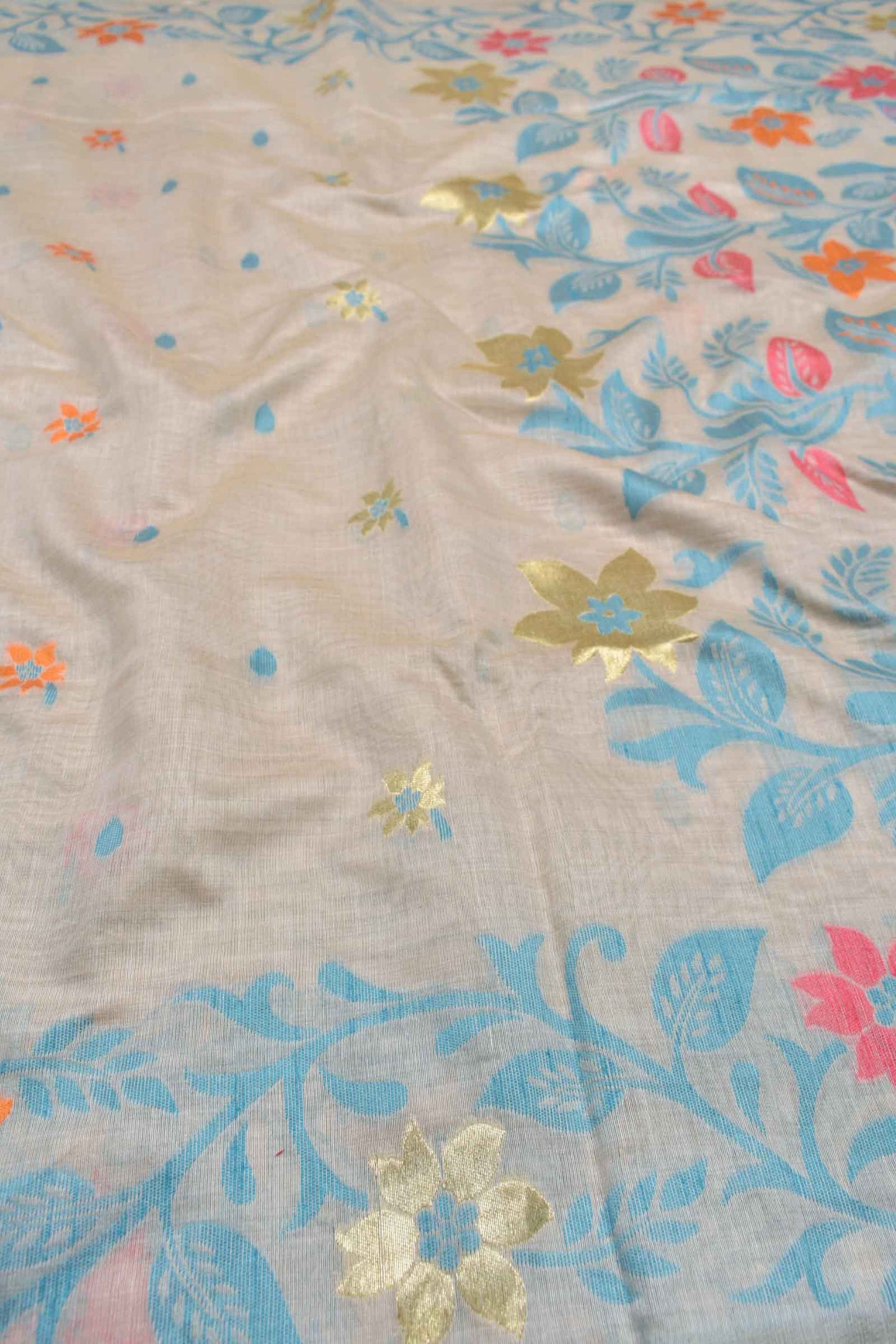 Off White Semi Tussar Flowers Butta Floral Flowers Border Pallu Saree