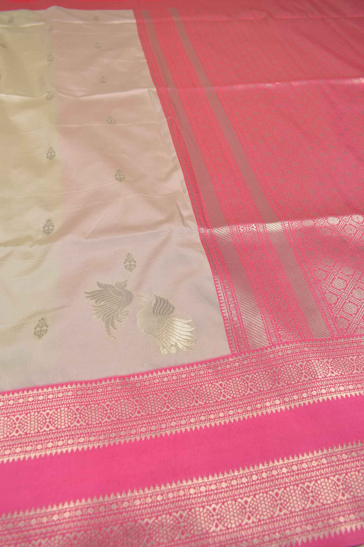 Sandal Annam Butta Contrast Border Pallu Semi Soft Silk Saree