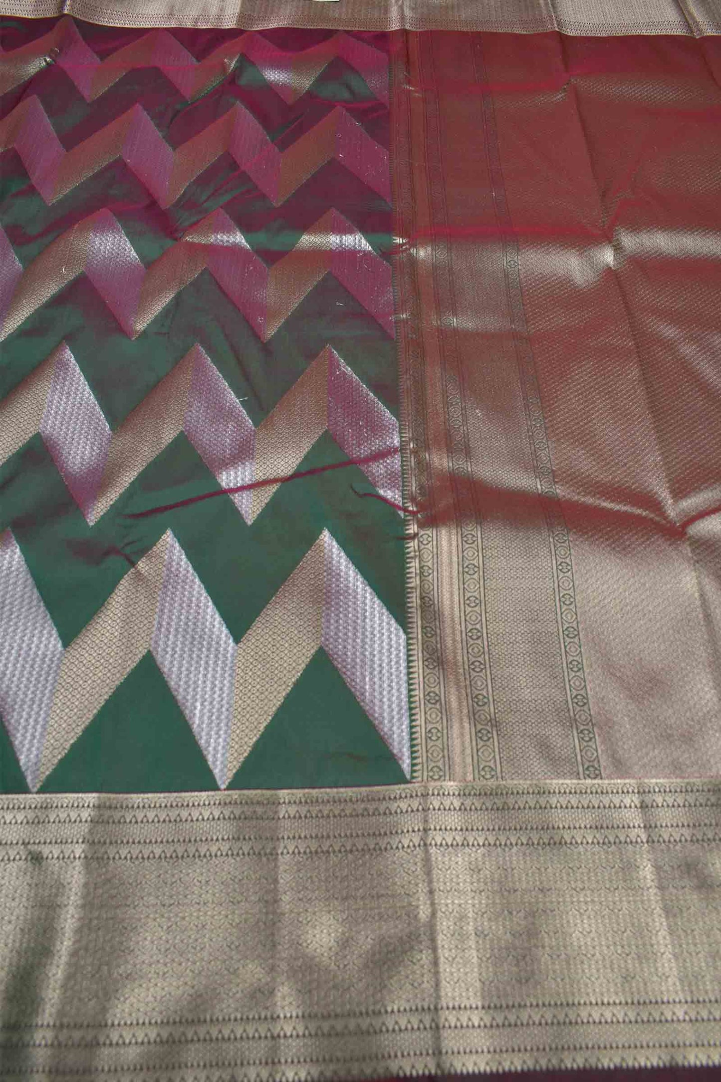 Green Semi Silk  Fancy Waves Zari Border Pallu Saree