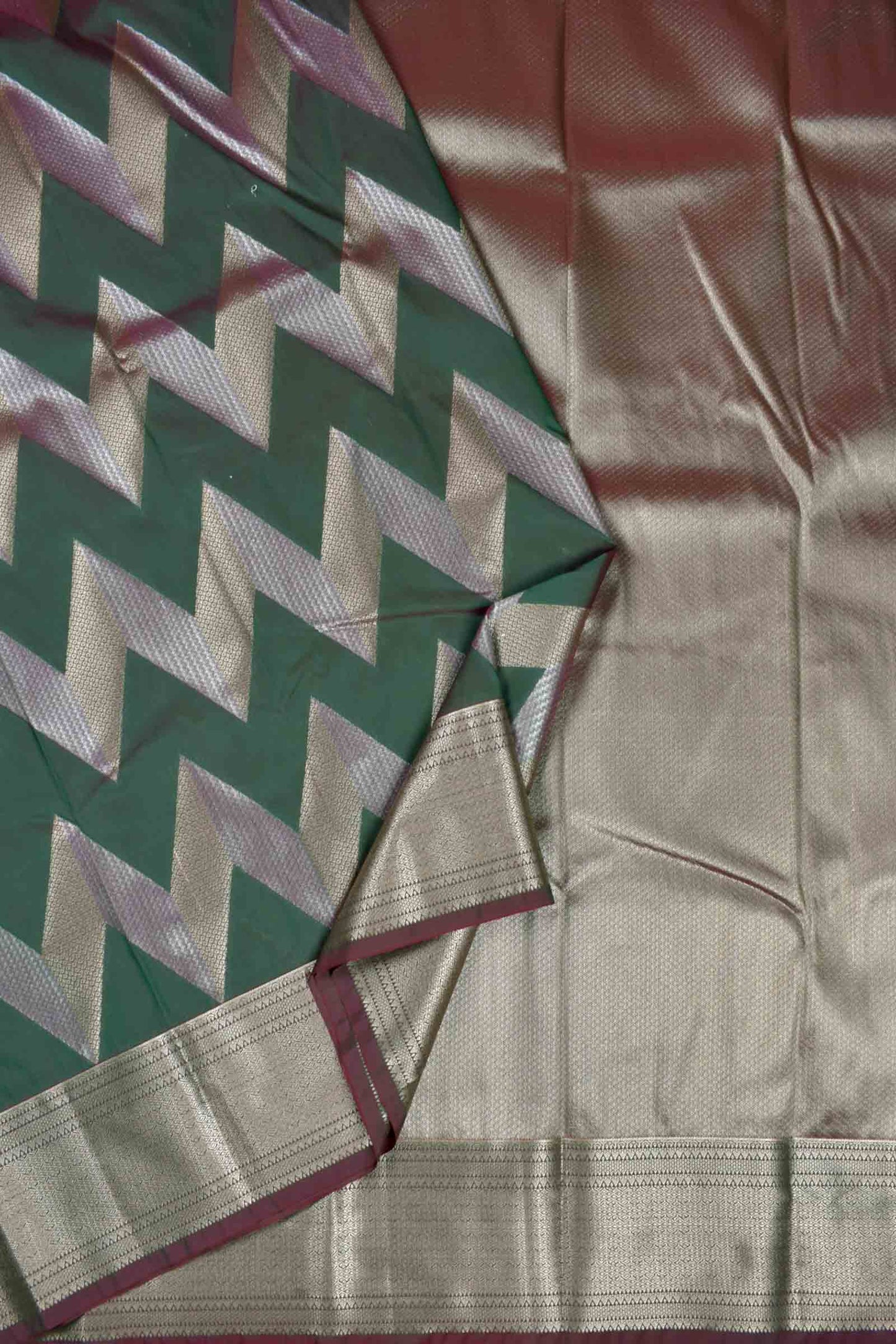 Green Semi Silk  Fancy Waves Zari Border Pallu Saree