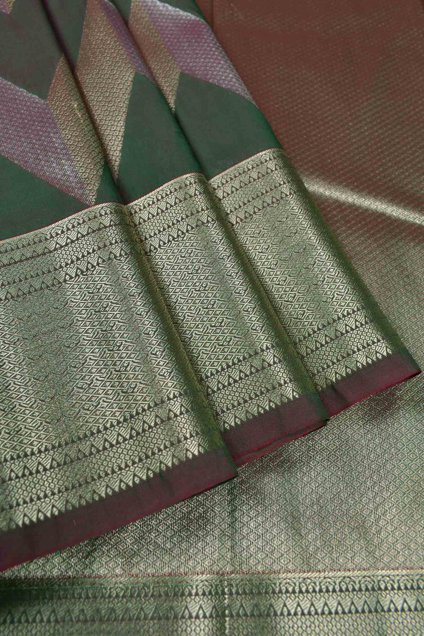 Green Semi Silk  Fancy Waves Zari Border Pallu Saree