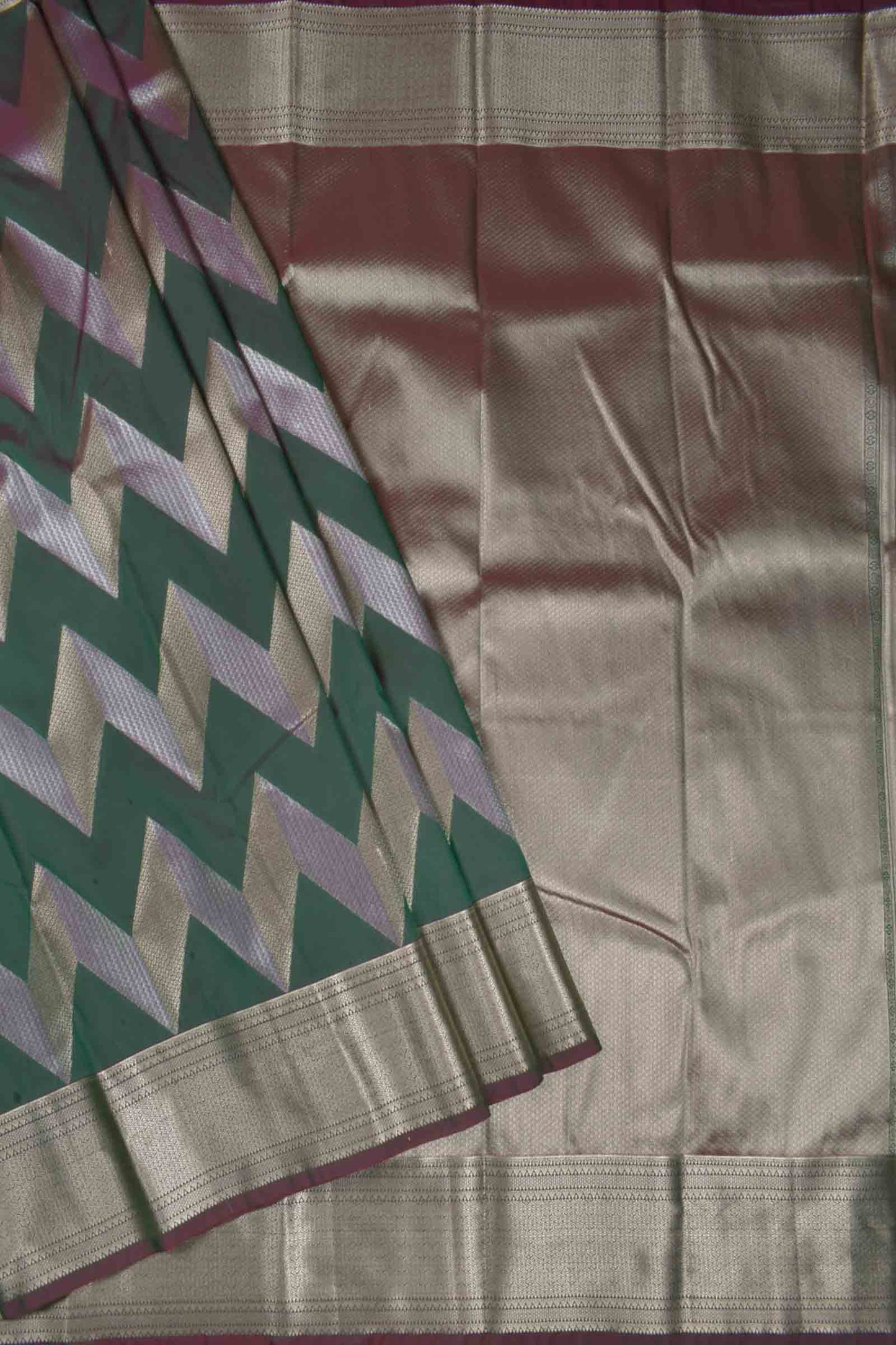 Green Semi Silk  Fancy Waves Zari Border Pallu Saree