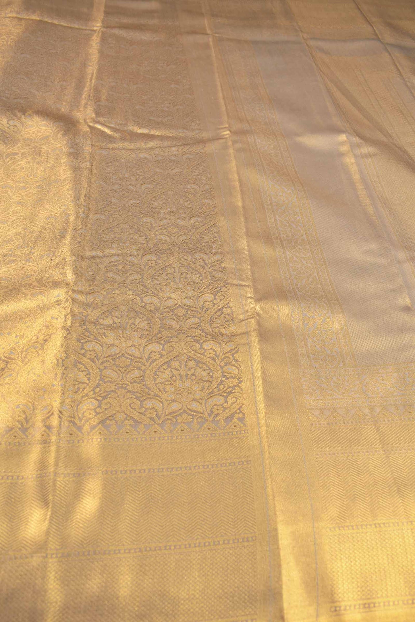 Golden Semi Tissue Silk Fancy Print Zari Border Pallu Saree
