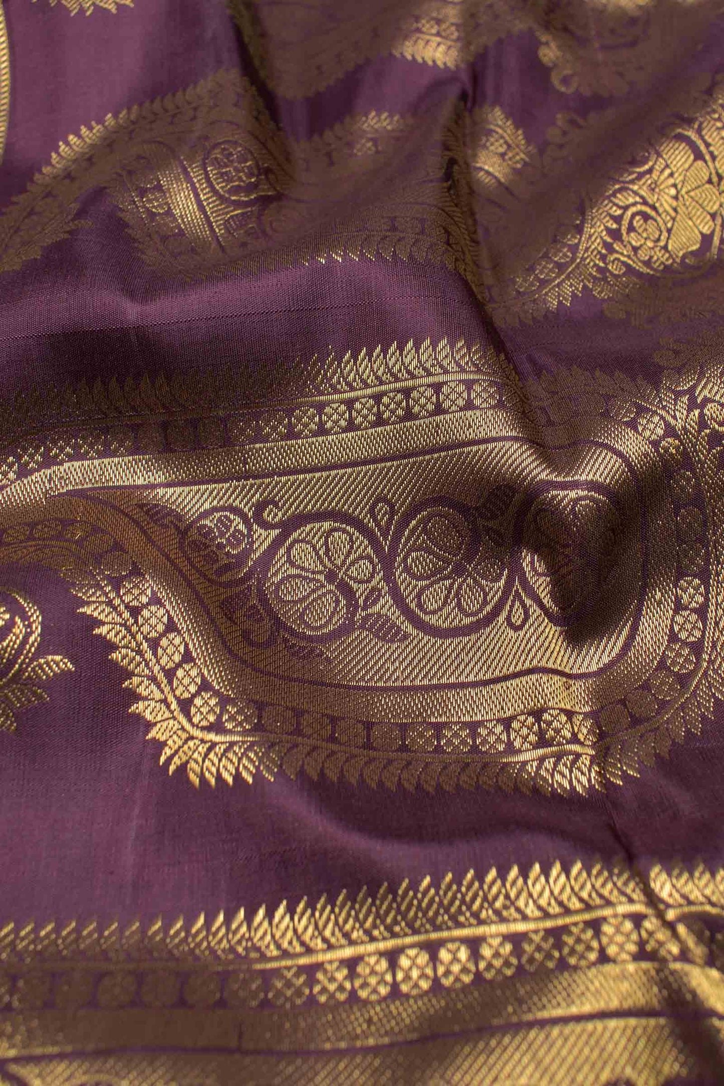 Green Light Weight Pure Silk Mini Butta Contrast Golden Border Pallu Saree NAA111