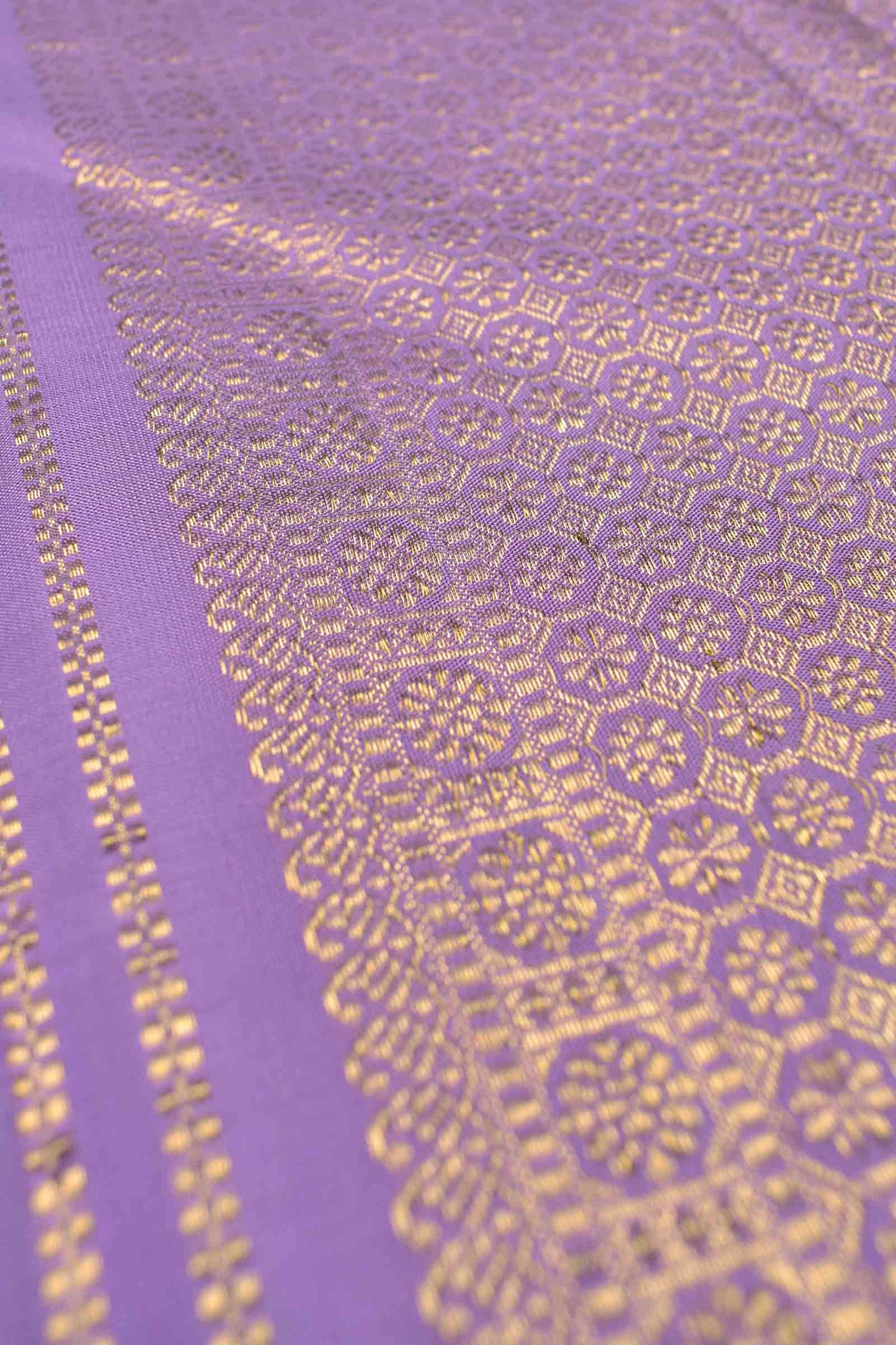 Green Light Weight Pure Silk Peacock Butta Golden Violet Zari Fancy Pallu Saree NAA136