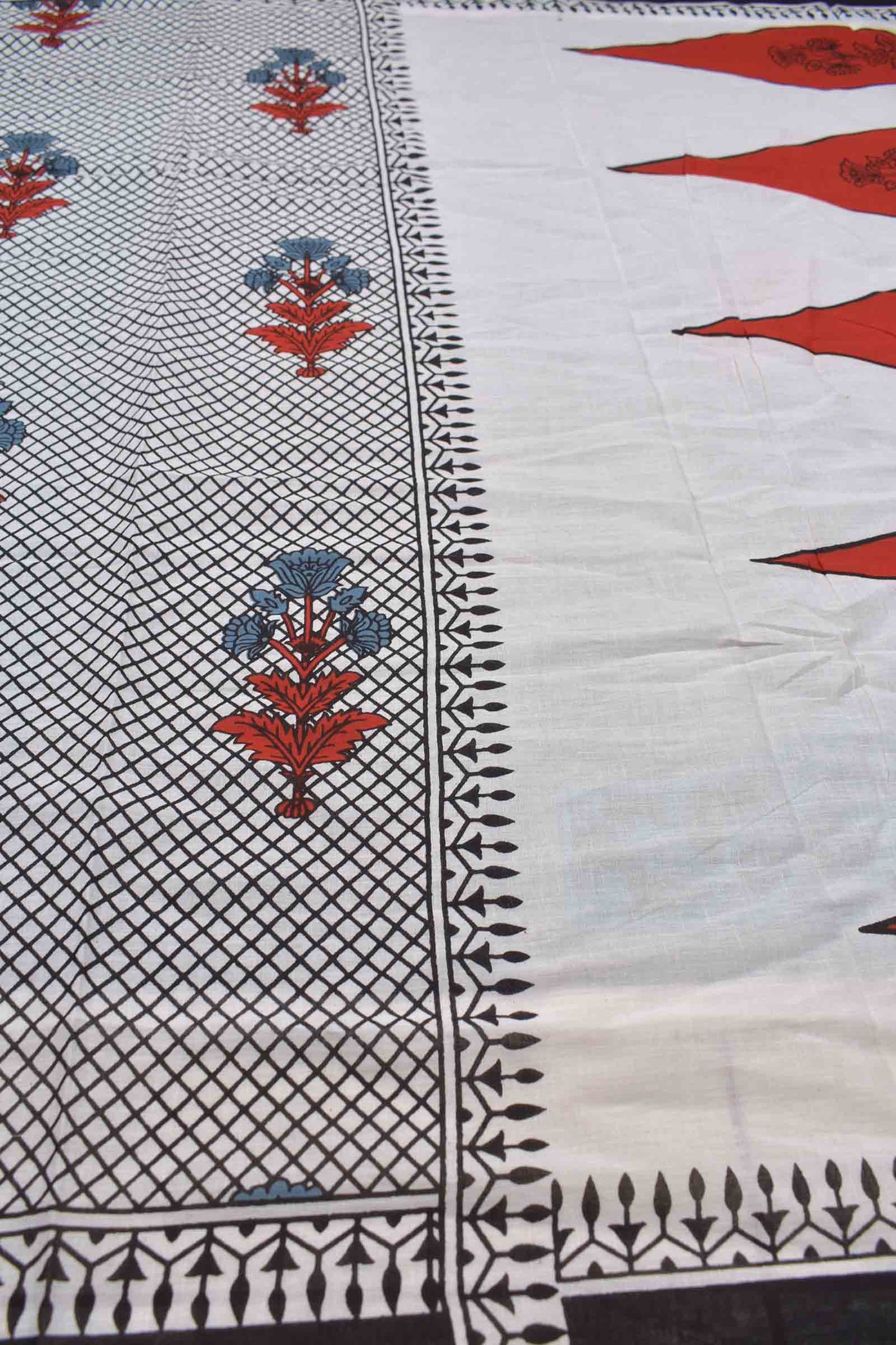 White And Black Jaipur Cotton Mini Checks Floral Printed Saree