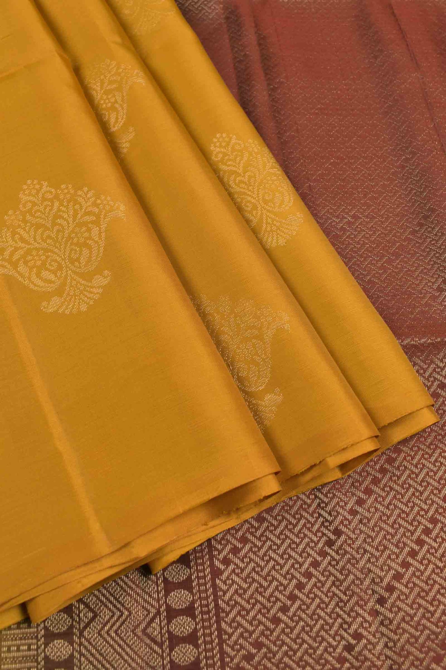 Mustard Yellow Body Floral Butta Contrast Pallu Semi Soft Silk Saree