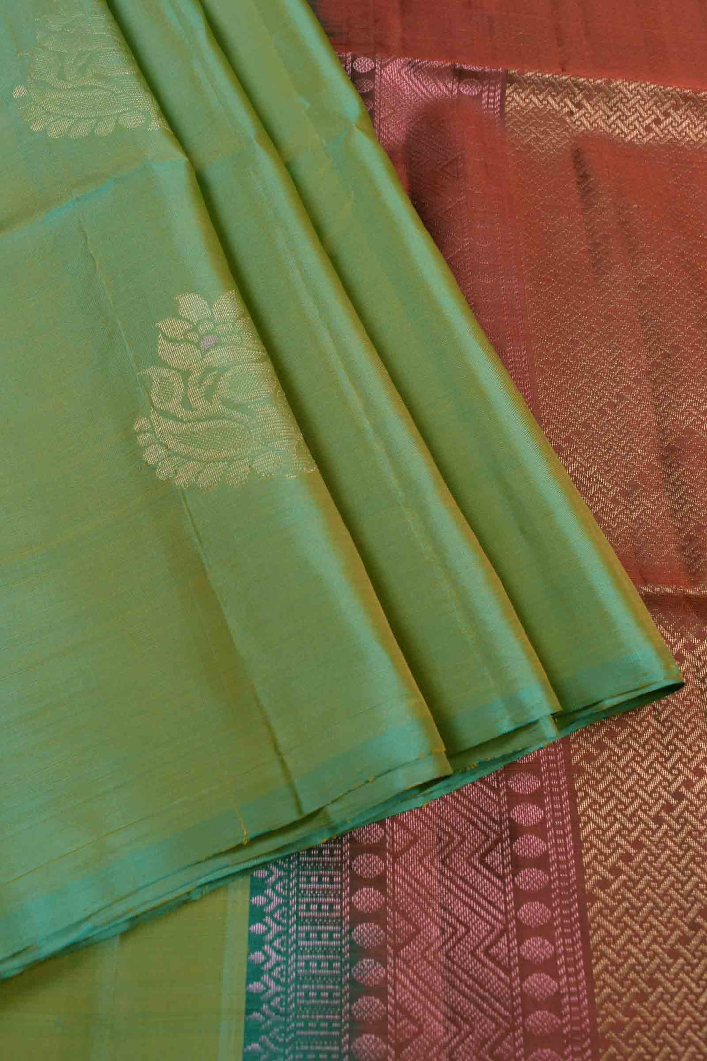 Green Body Chandbali Butta Contrast  Pallu Semi Soft Silk Saree