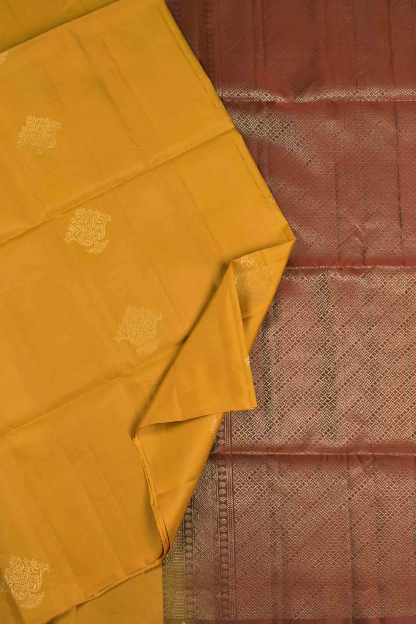 Mustard Yellow Body Floral Butta Contrast Pallu Semi Soft Silk Saree