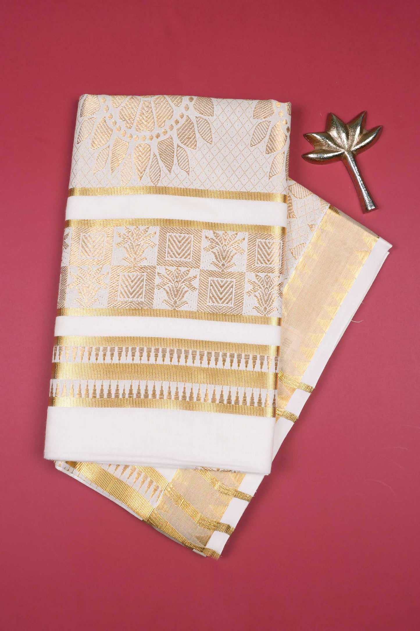 Off White Pure Kerala Cotton Traditional Butta Golden Rich Pallu Saree