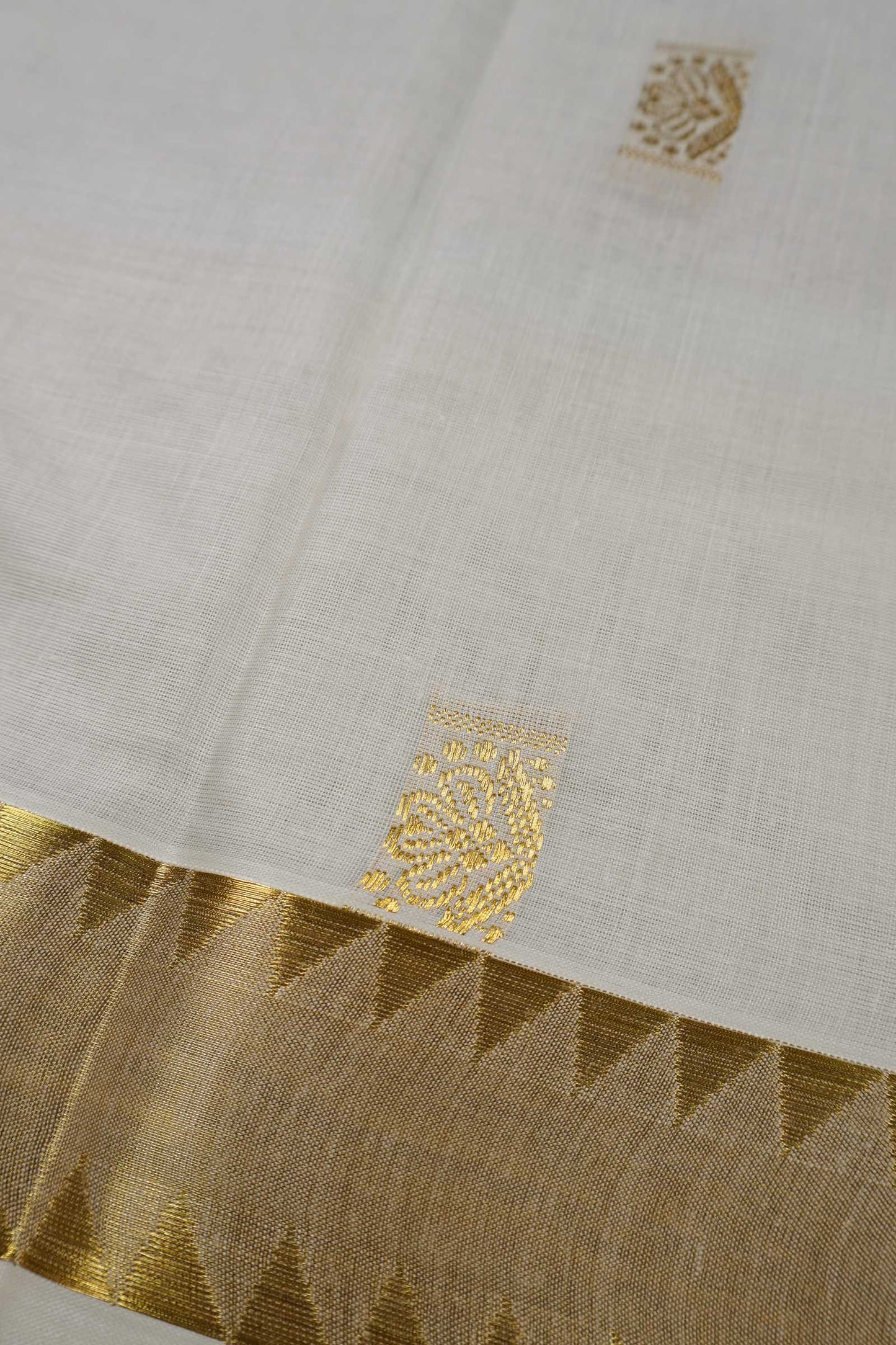 Off White Pure Kerala Cotton Traditional Butta Golden Rich Pallu Saree