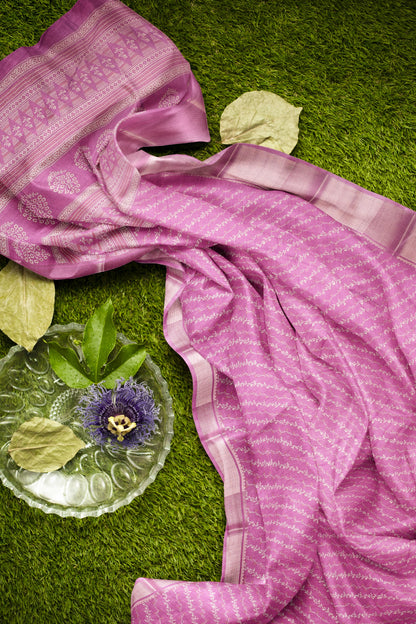 Pink Semi Dola Floral Cross Floral Vines Zari Border Saree