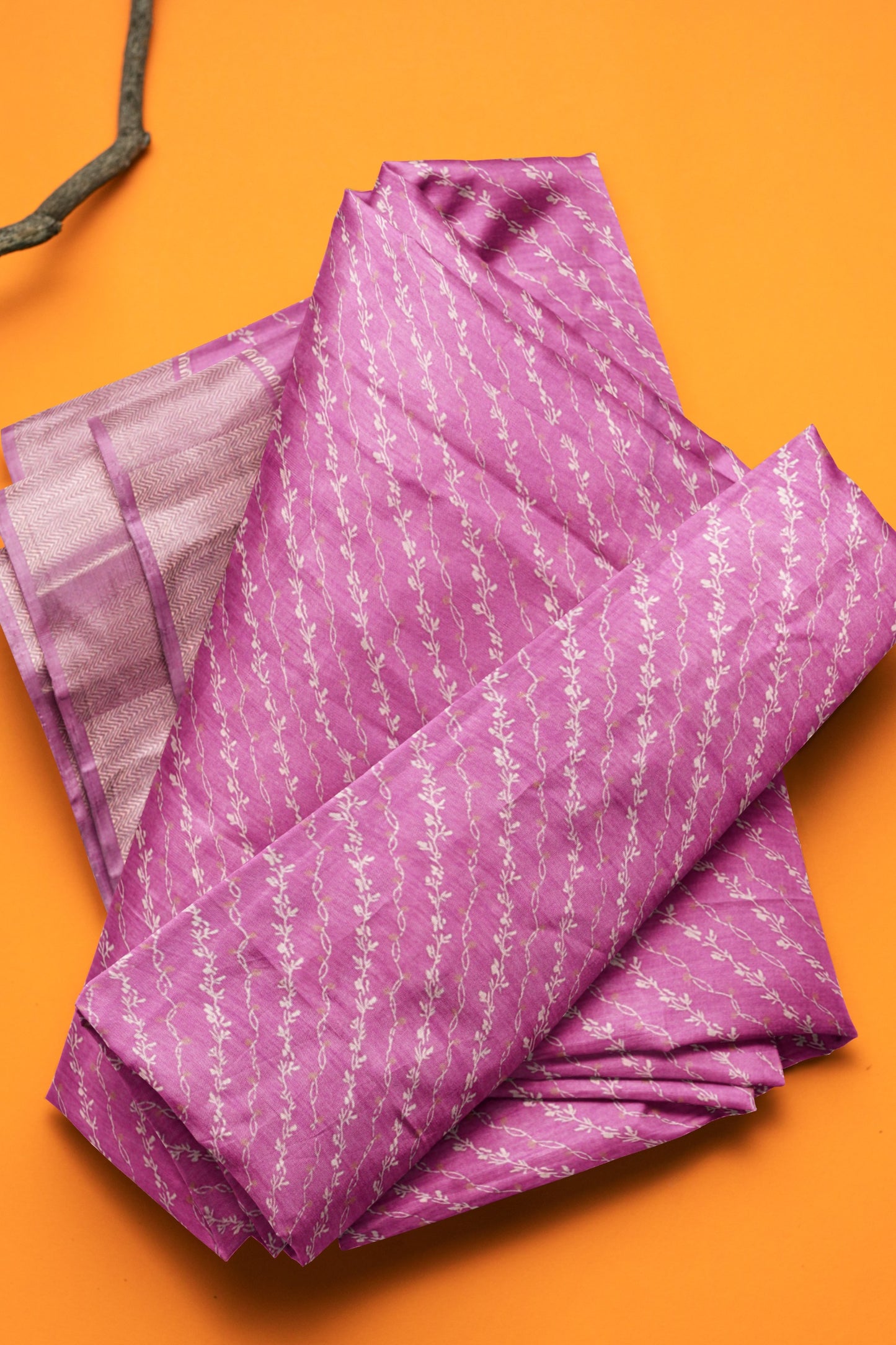 Pink Semi Dola Floral Cross Floral Vines Zari Border Saree