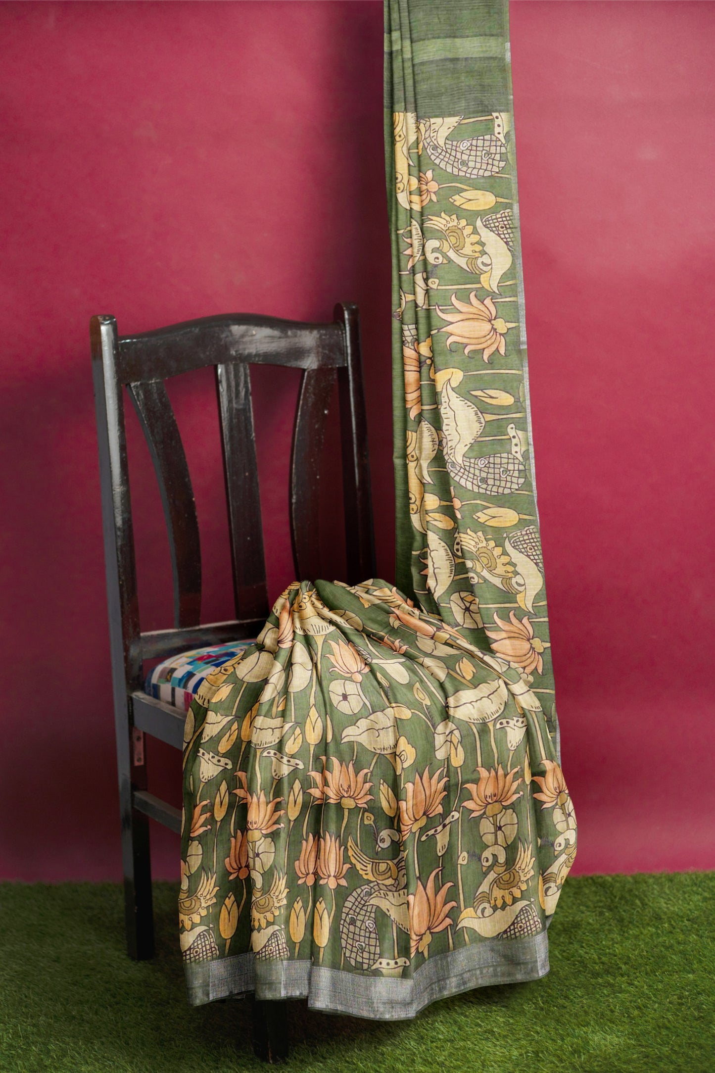 Green Cotton Fancy Lotus Print Silver Border Saree