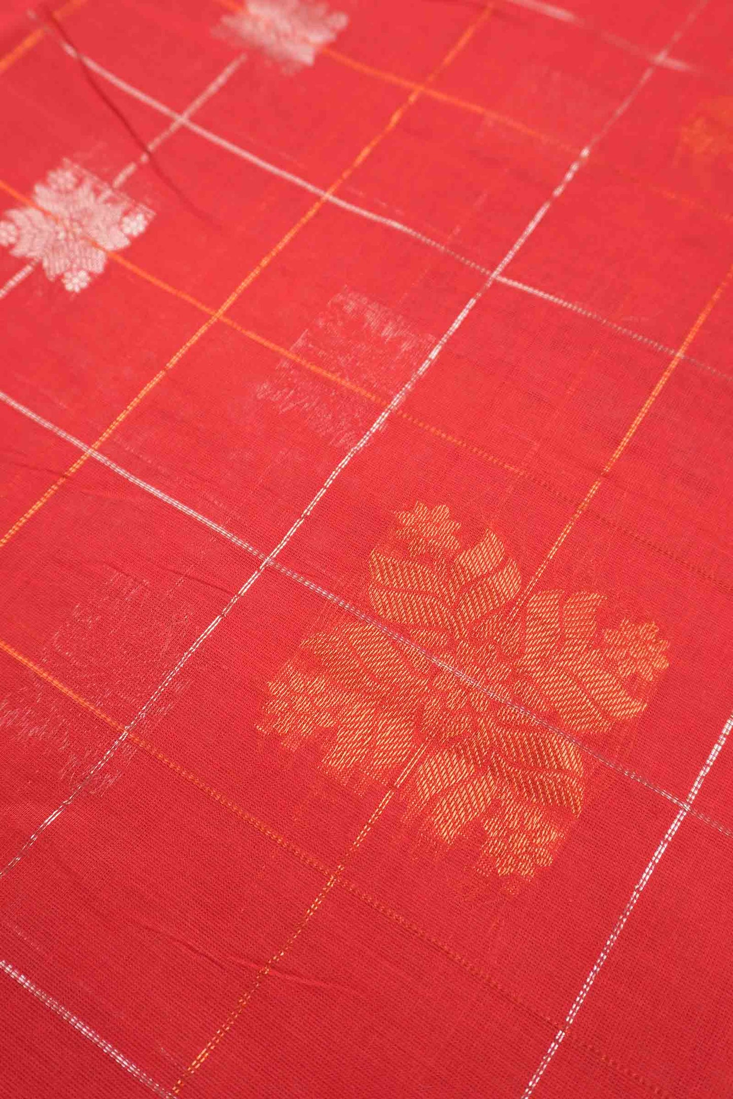 Red Pure South Cotton Checks Butta Star Pallu Saree