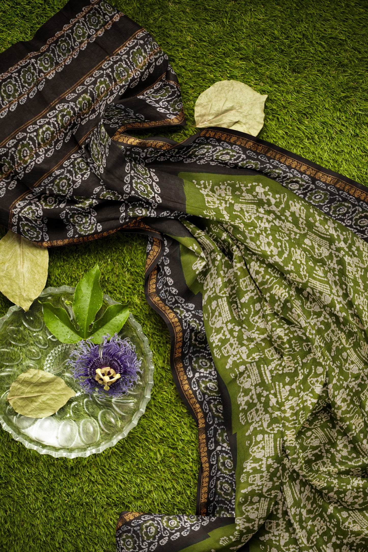 Olive Green Pure Sungudi Cotton Warli Style Print Zari  Peacock Border Saree