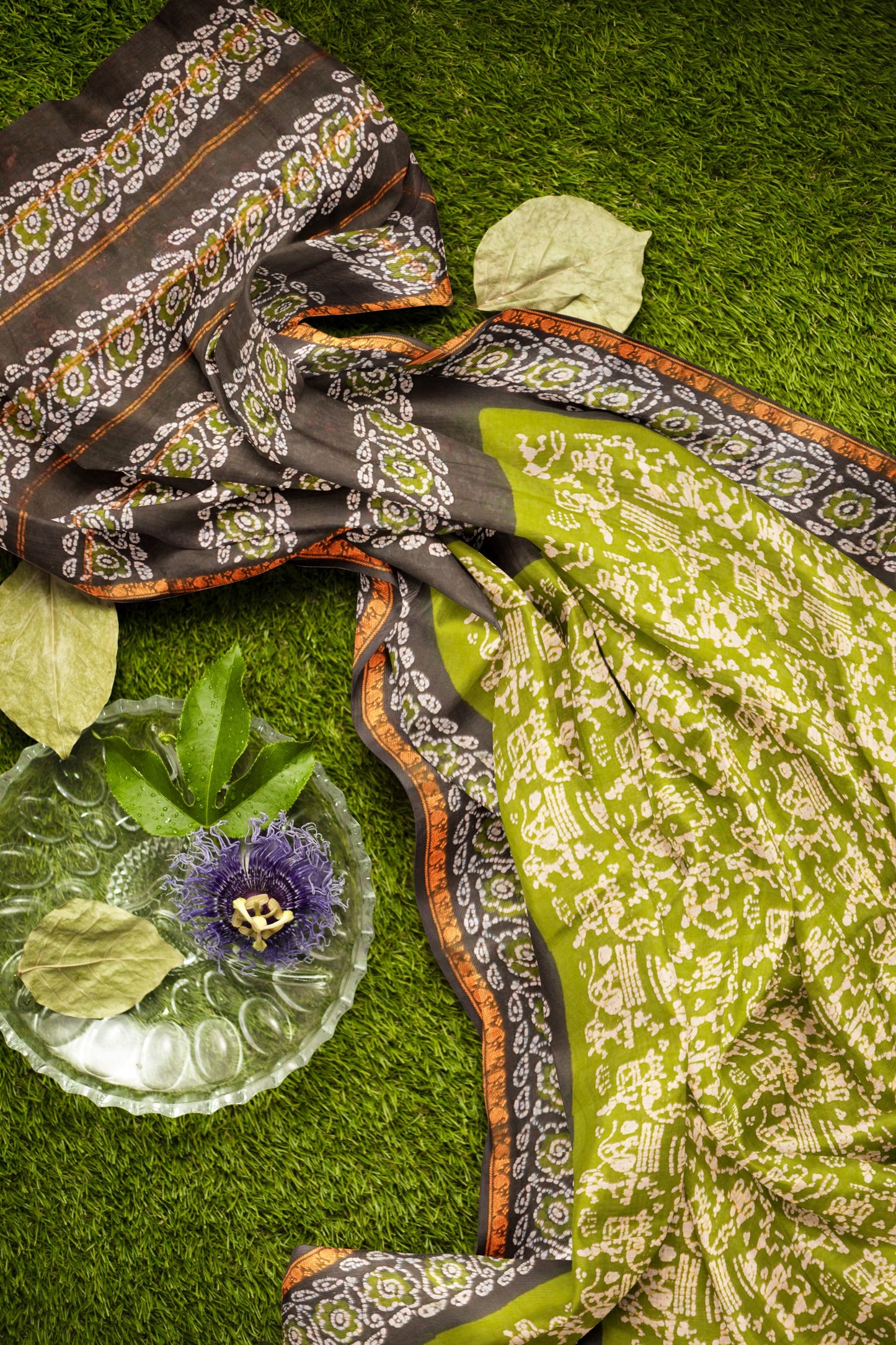 Olive Green Pure Sungudi Cotton Warli Style Print Zari Mango Tower Border Saree