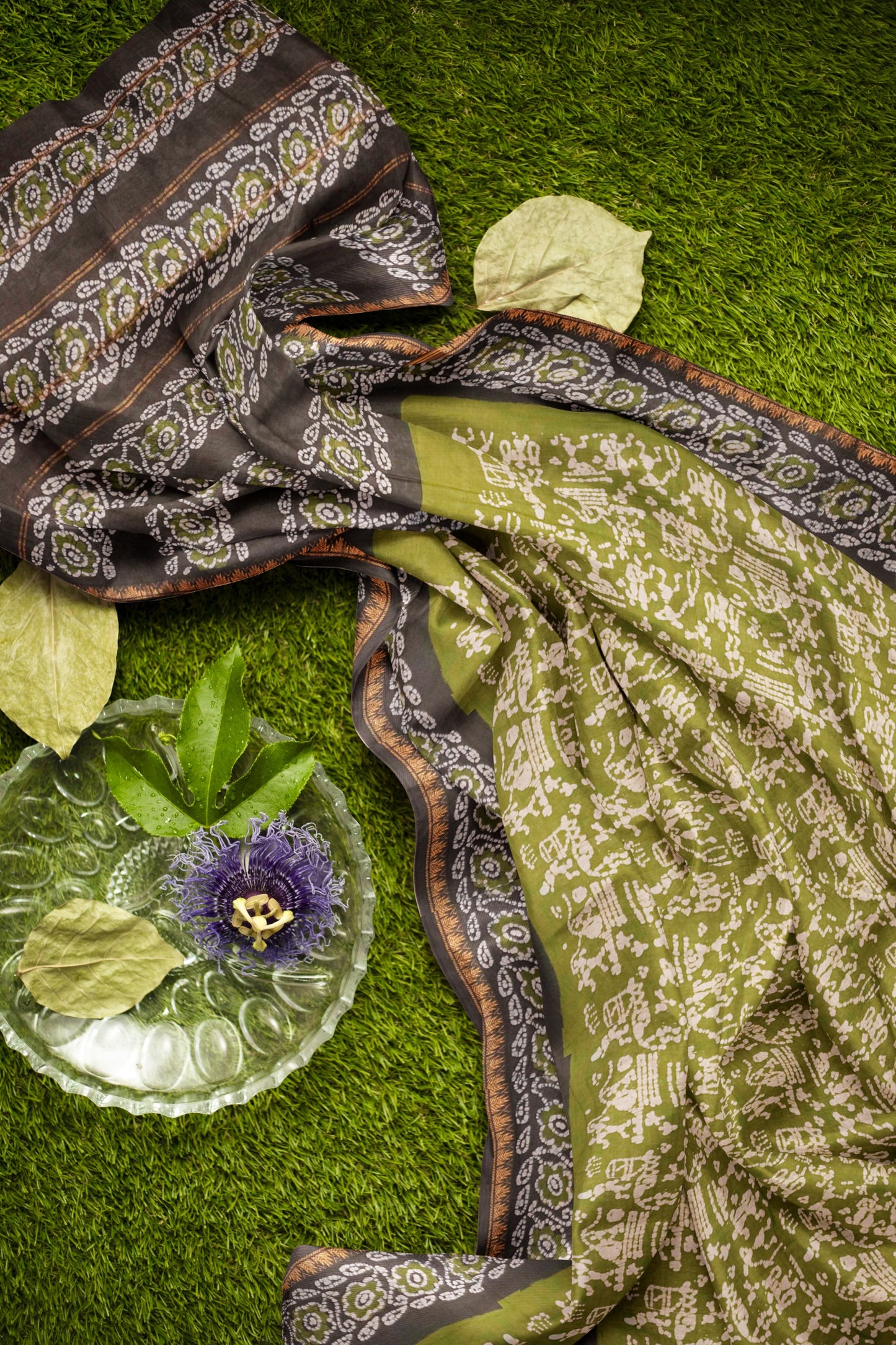 Olive Green Pure Sungudi Cotton Warli Style Print Zari Gopuram Border Saree