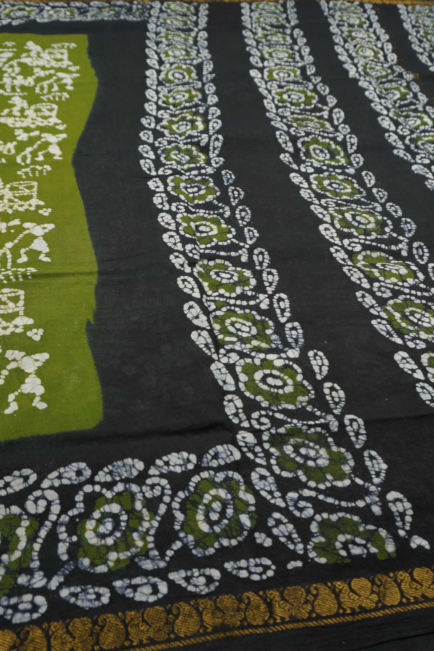 Olive Green Pure Sungudi Cotton Warli Style Print Zari  Peacock Border Saree