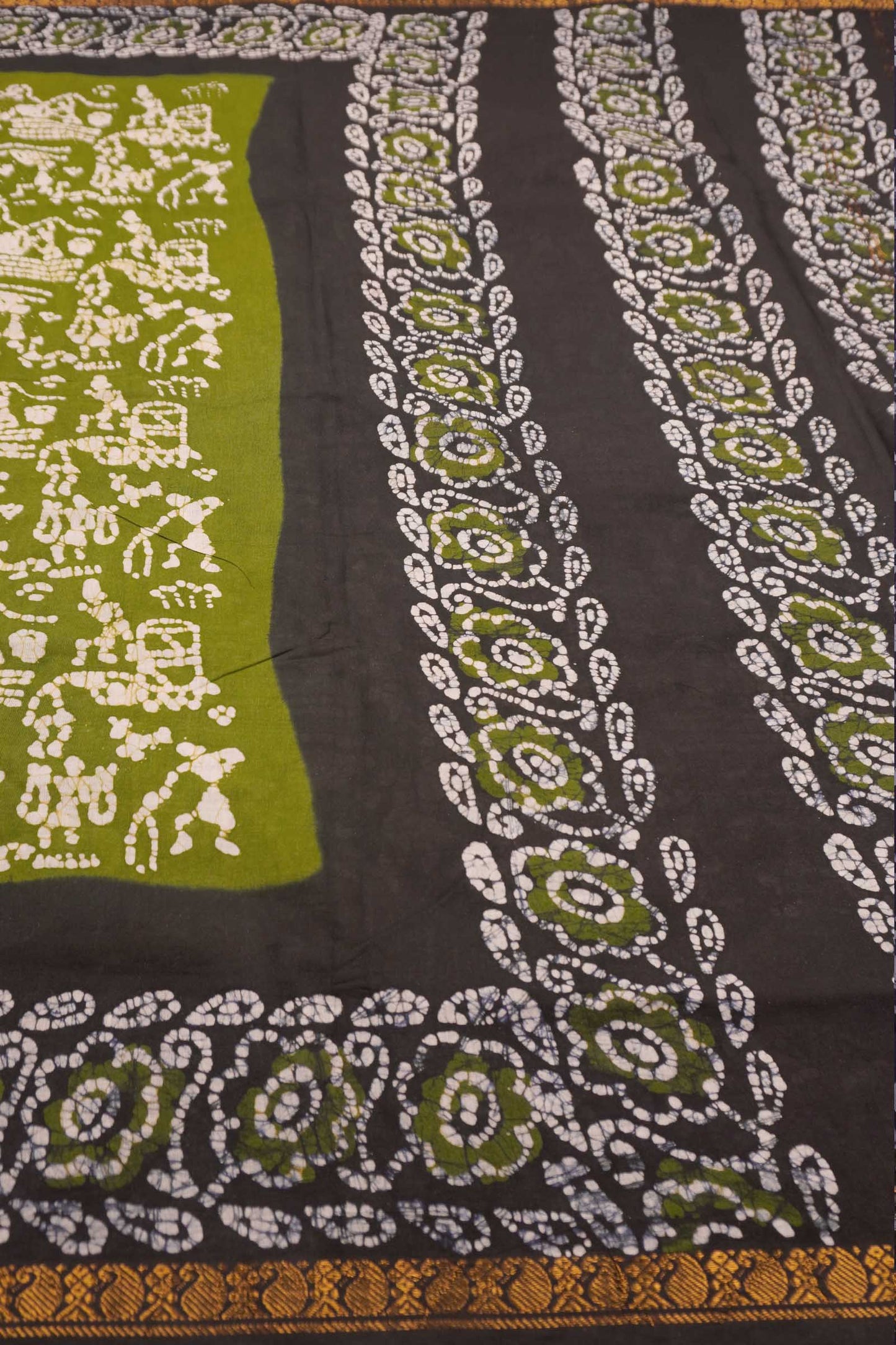 Olive Green Pure Sungudi Cotton Warli Style Print Zari  Border Saree