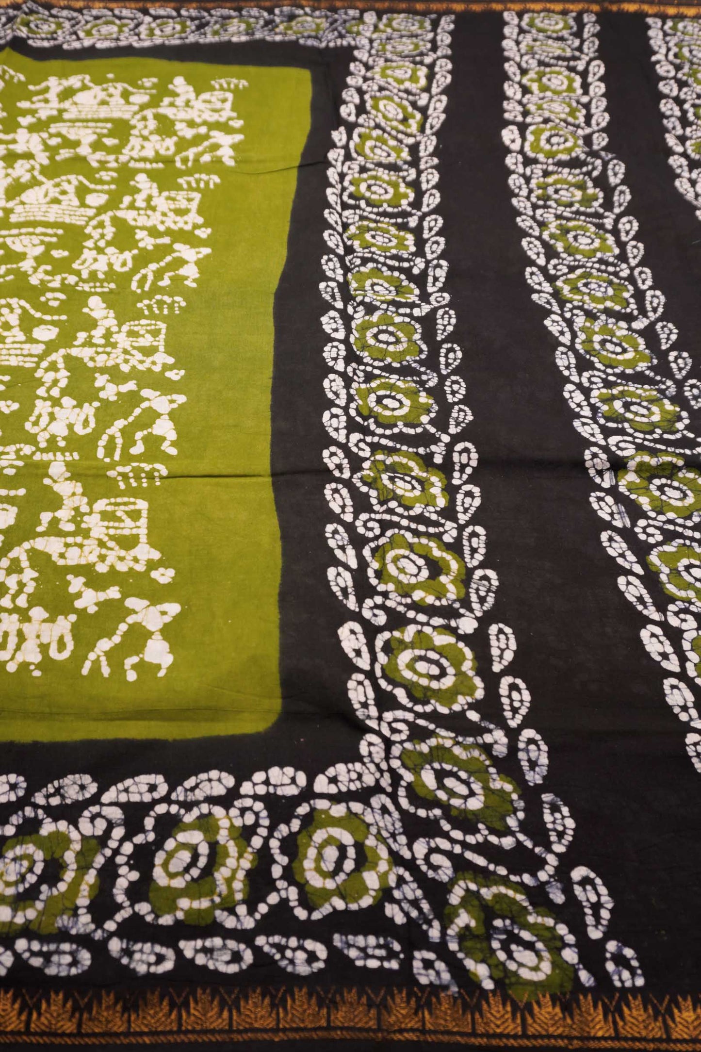 Olive Green Pure Sungudi Cotton Warli Style Print Zari Gopuram Border Saree