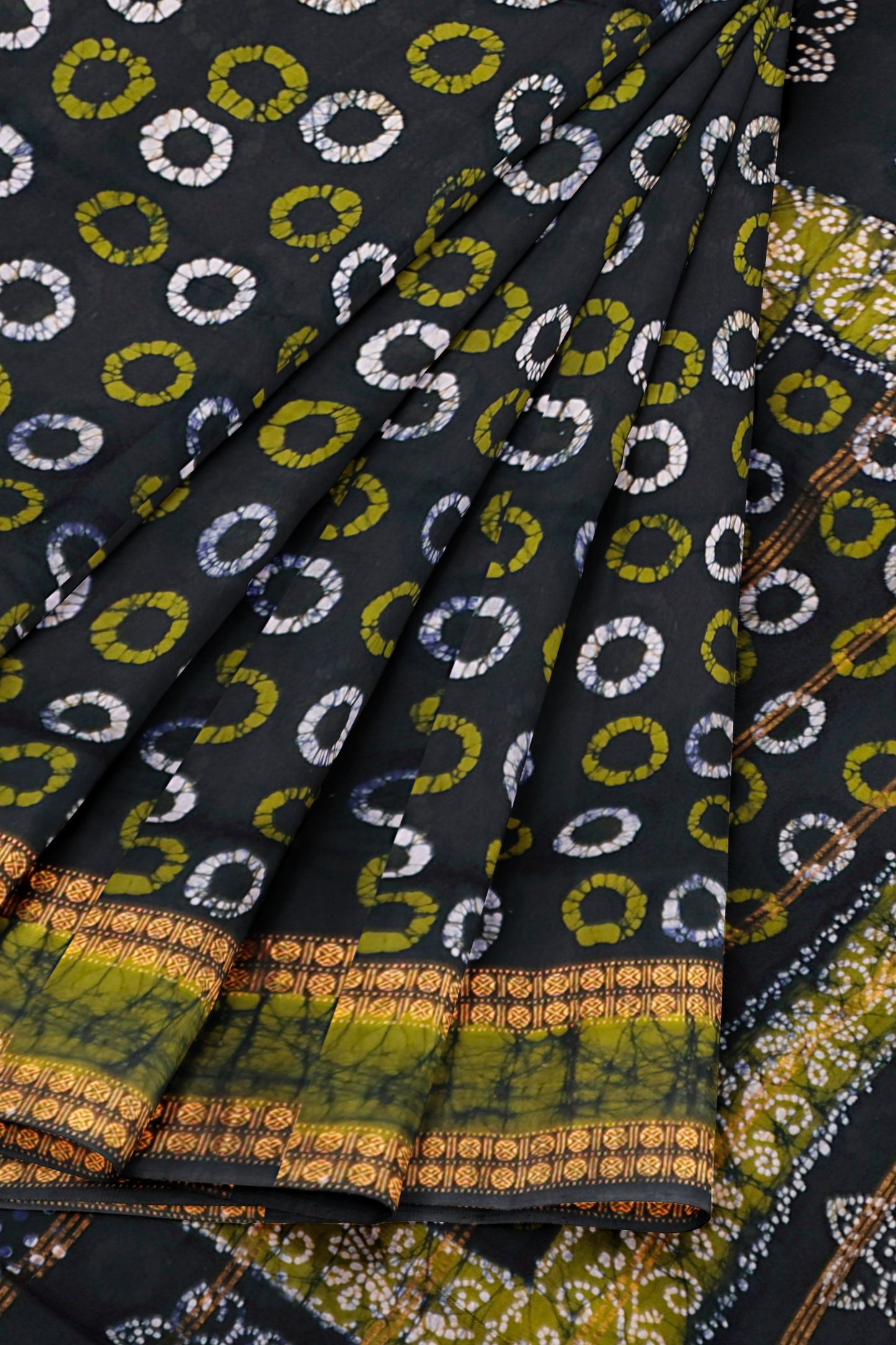 Black Pure Sungudi Cotton Cosmic Dots Double Pet Border Rangoli Pallu Saree