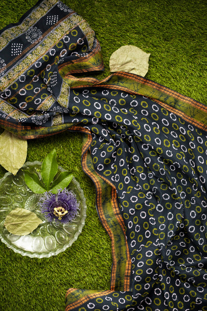 Black Pure Sungudi Cotton Cosmic Dots Print Double Pet Border Saree